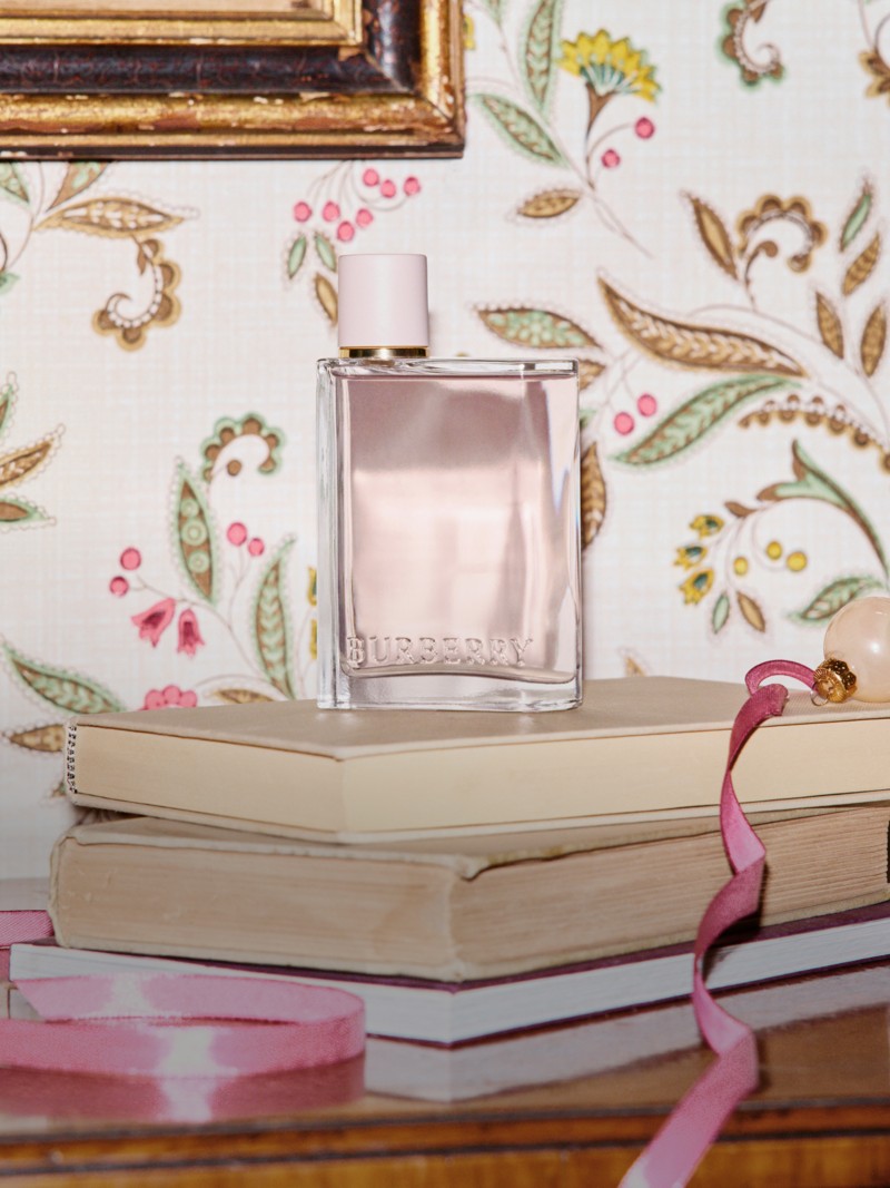 Burberry Festive Campaign featuring Her Eau de Parfum on top of books with Festive gift wrapping. 