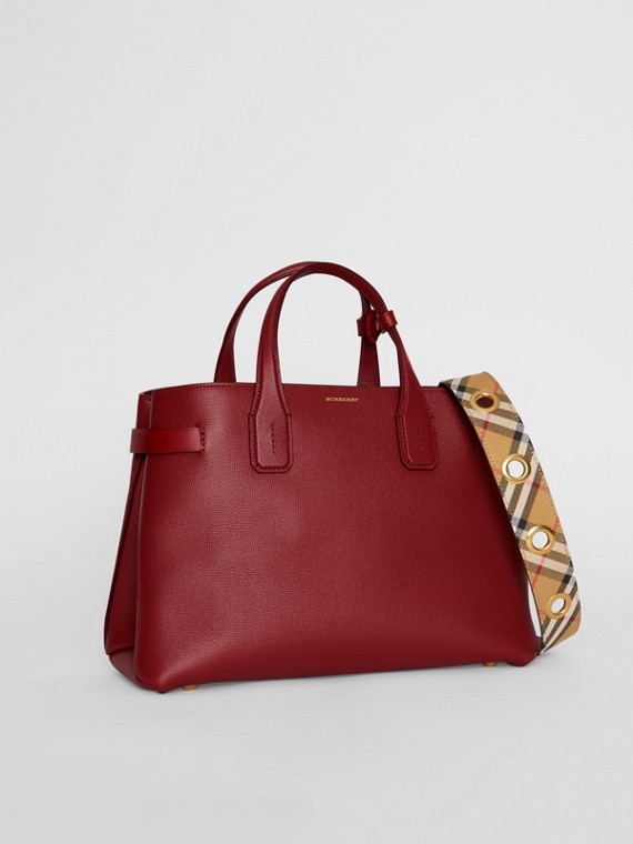 Tote Bags Burberry The Medium Banner In Leather With Grommeted Strap Crimson