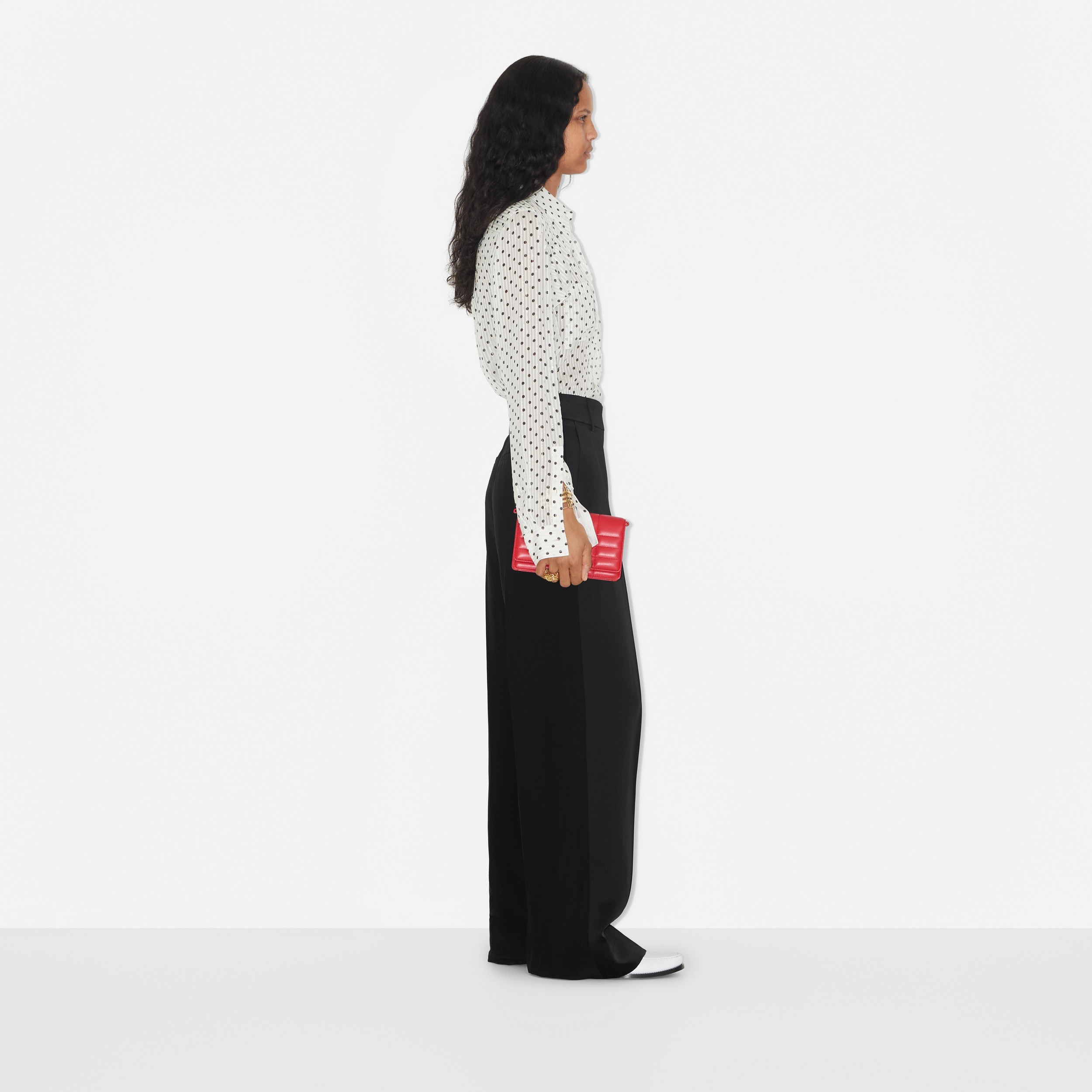 Blusa de chifon de seda em estampa de poá com detalhes franzidos (Branco) - Mulheres | Burberry® oficial - 3