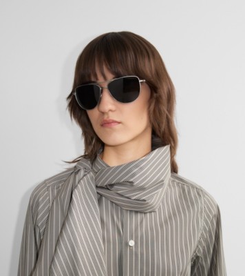 ウィメンズ デザイナーサングラス | Burberry® 公式サイト