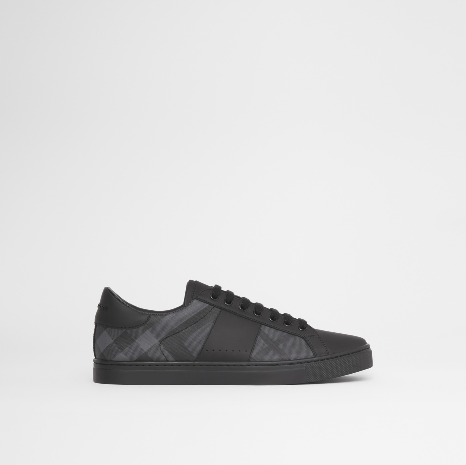 Burberry london check 2024 and leather sneakers