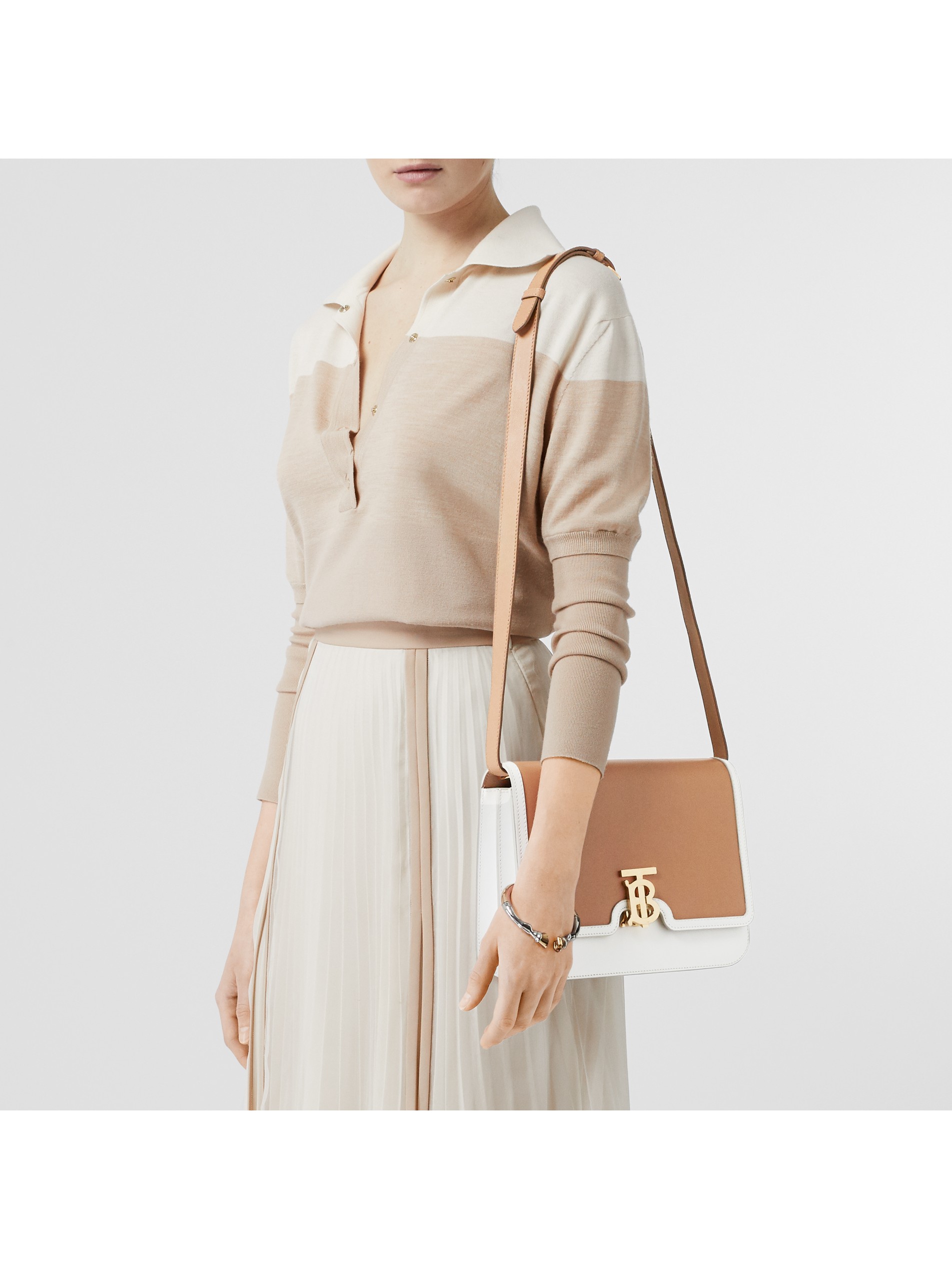 中号专属标识双色皮革锁扣包 (粉笔白 / 浅驼色) - 女士 | burberry