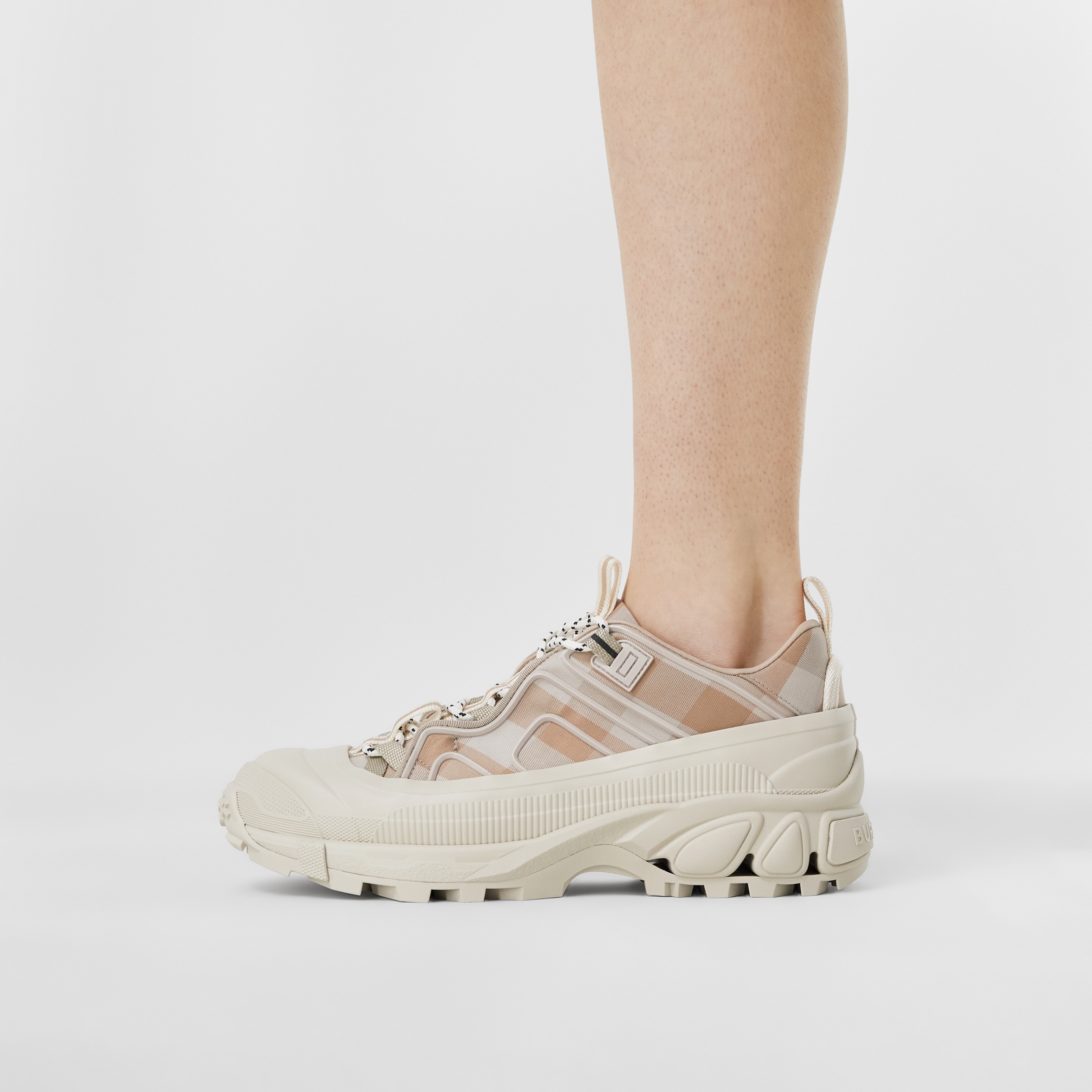 Sneakers Arthur en coton check (Fauve Doux) - Femme | Site officiel Burberry® - 3