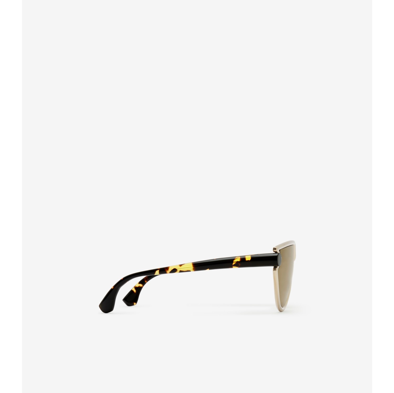 Burberry clip store on sunglasses