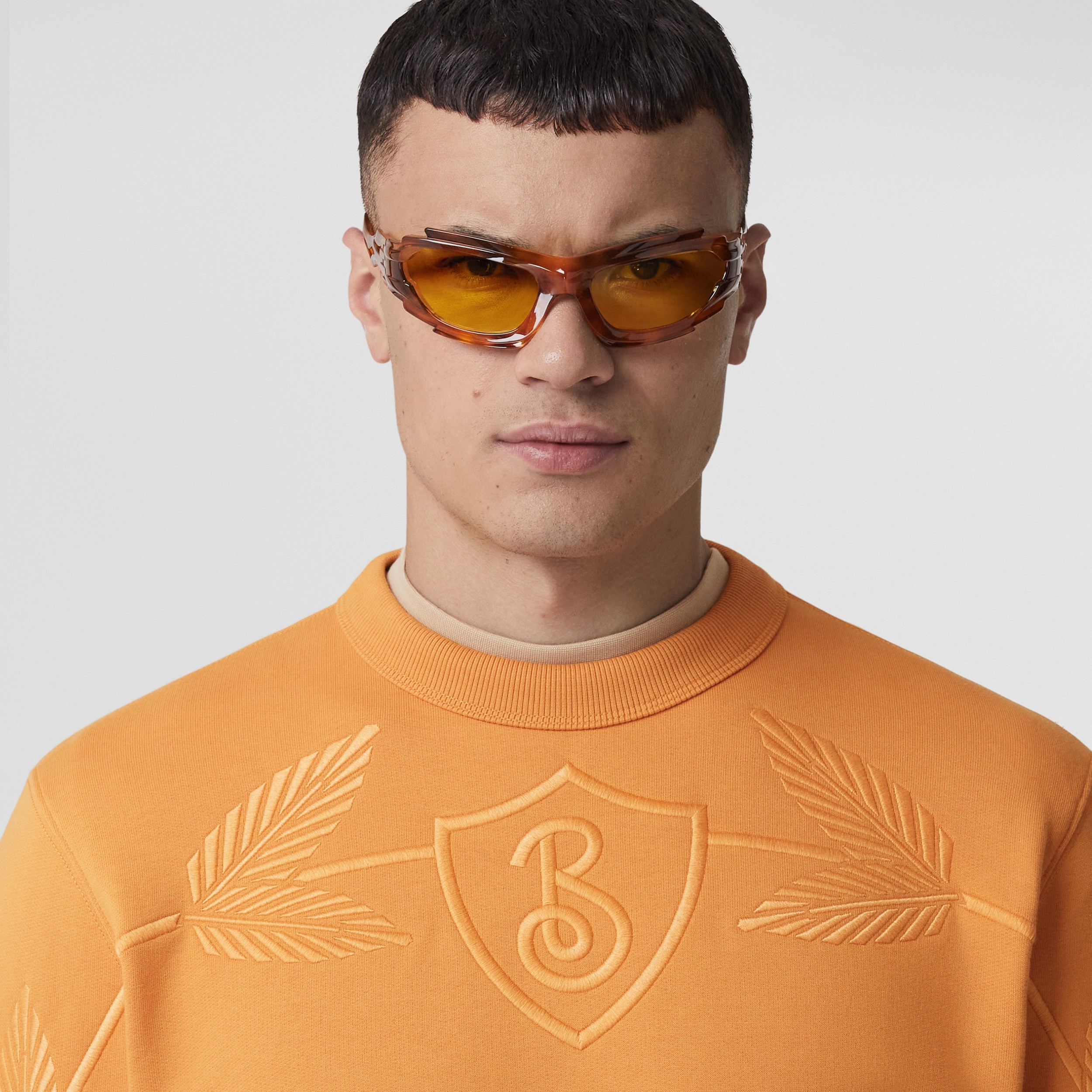 Baumwollsweatshirt mit gesticktem Eichenblatt-Emblem (Rauchiges Orange) - Herren | Burberry® - 2