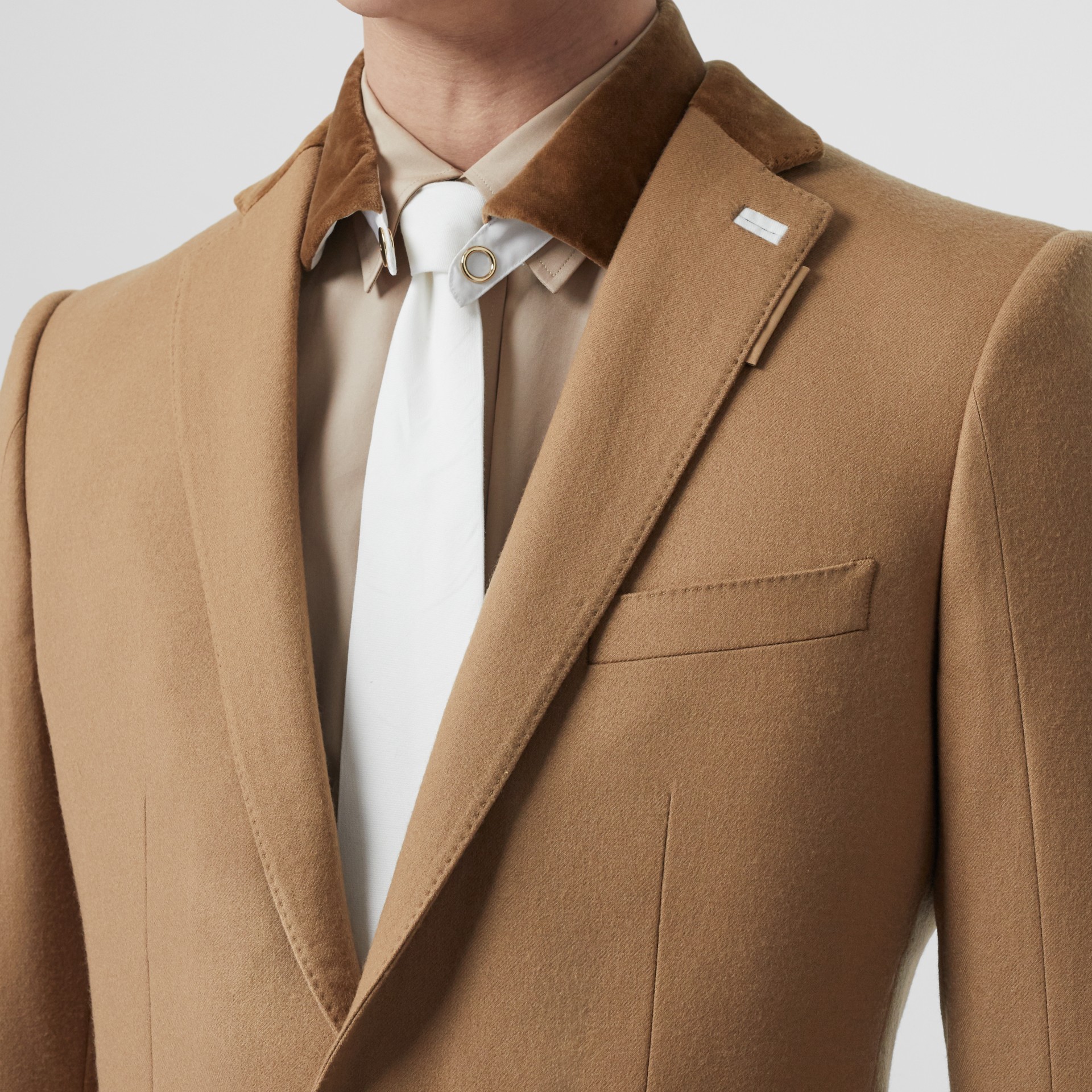 English Fit Velvet Collar Wool Flannel Tailored Jacket in Warm Camel