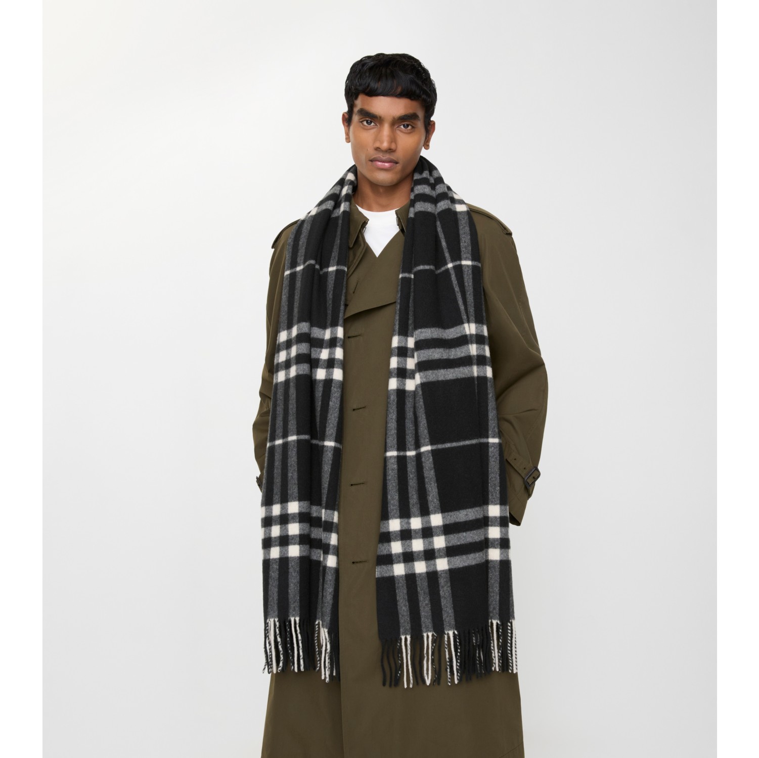 Wide Check Cashmere Scarf in Black/calico | Burberry® Official