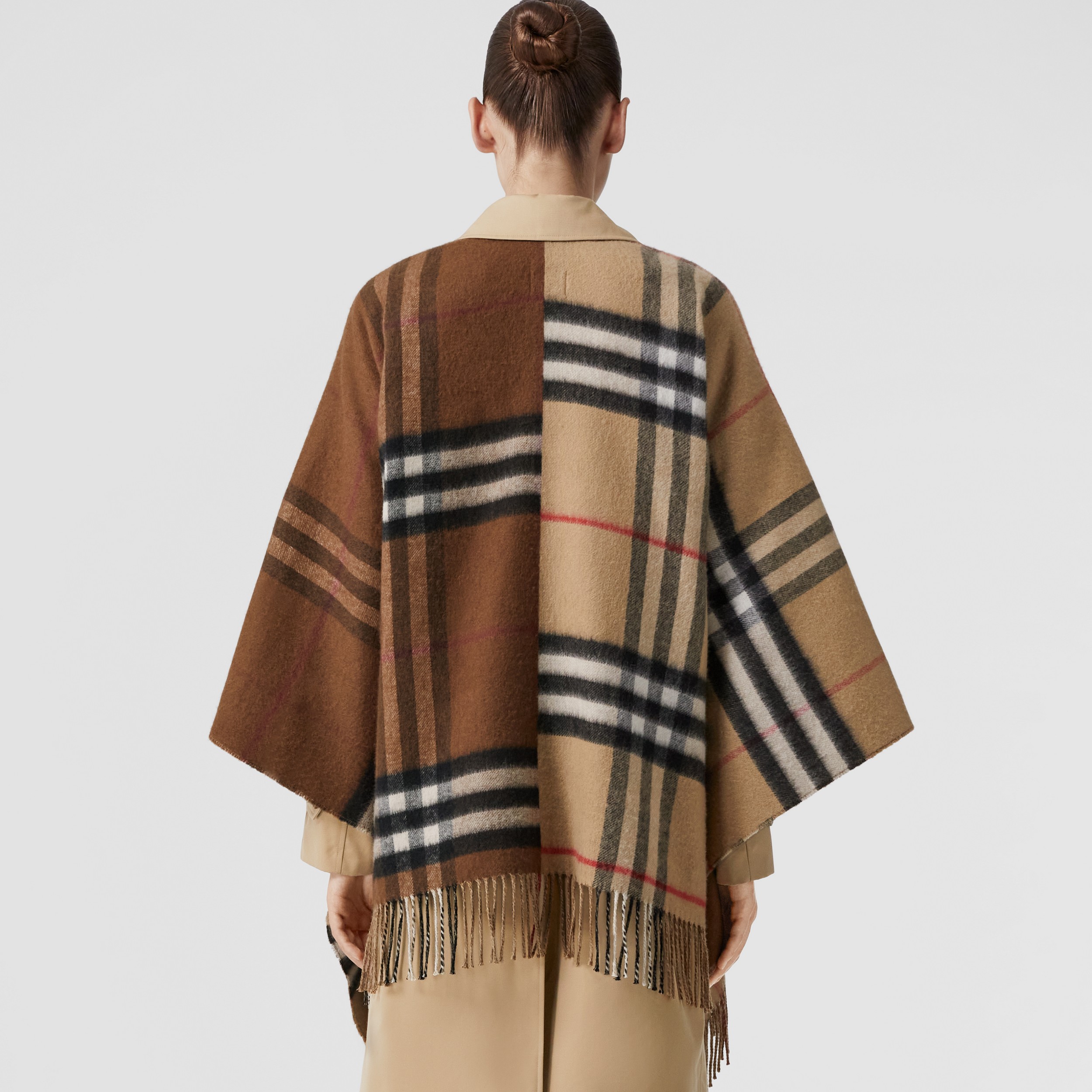 Contrast Check Wool Cashmere Cape in Archive Beige/dark Birch Brown | Burberry® Official - 3