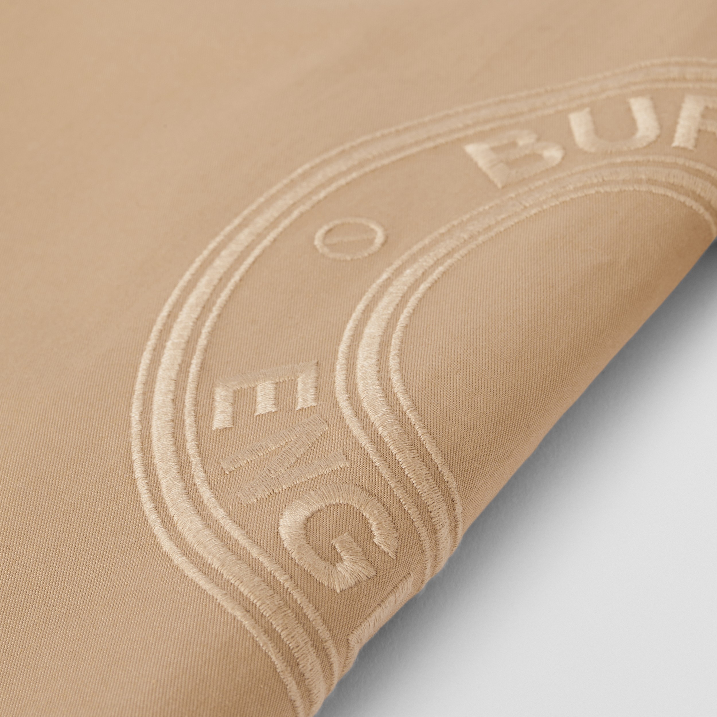 Baumwolltwill-Hemdkleid mit Logo-Grafik (Vintage-beige) | Burberry® - 2