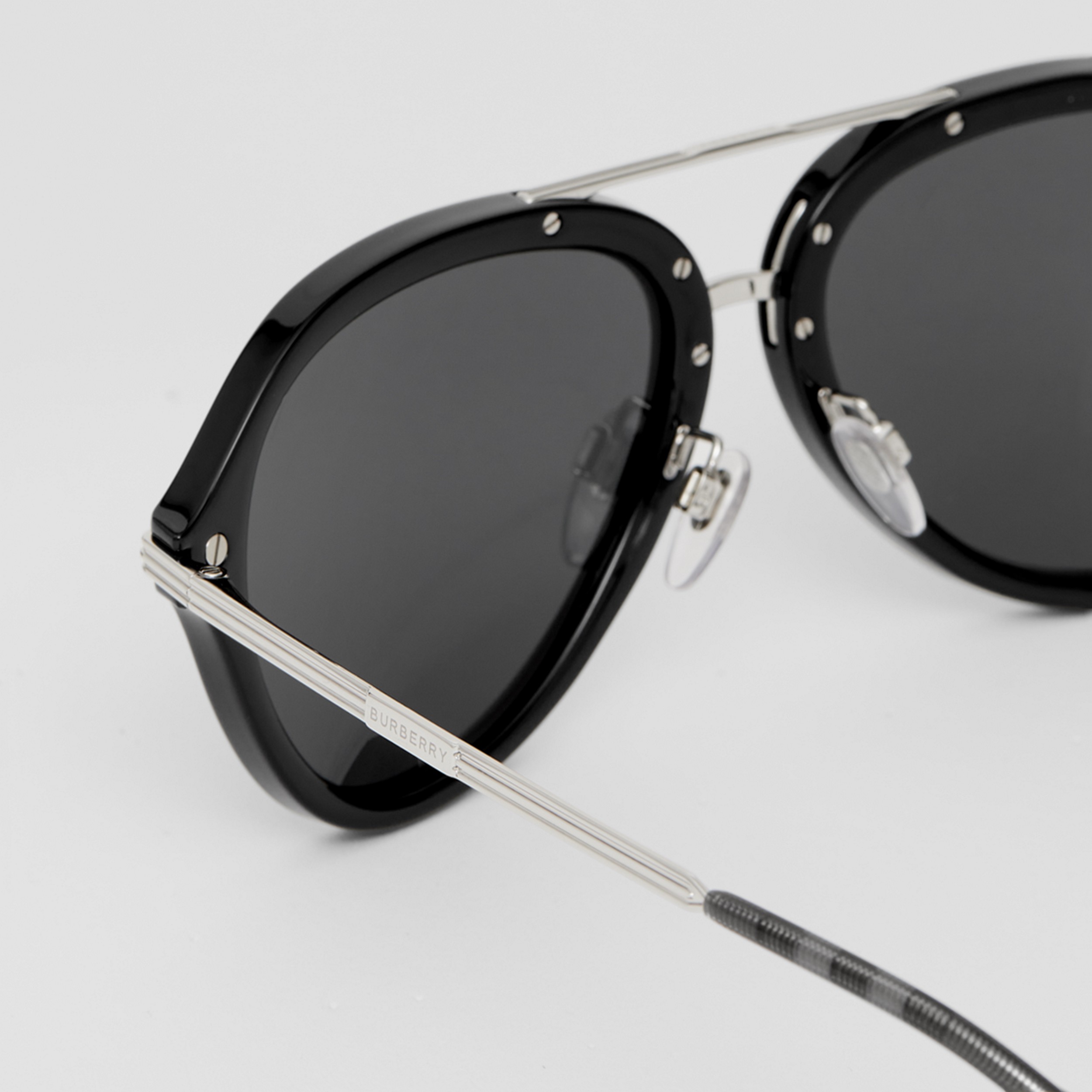 Fliegersonnenbrille mit Karodetail (Schwarz) - Herren | Burberry® - 2