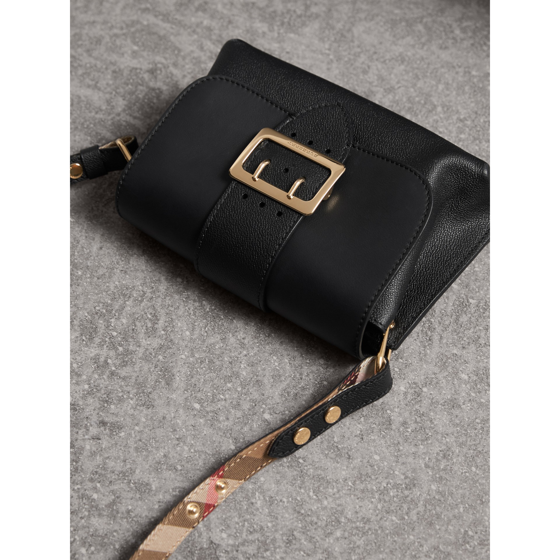 The Buckle Crossbody Bag in Leather in Black - Women | Burberry United ...