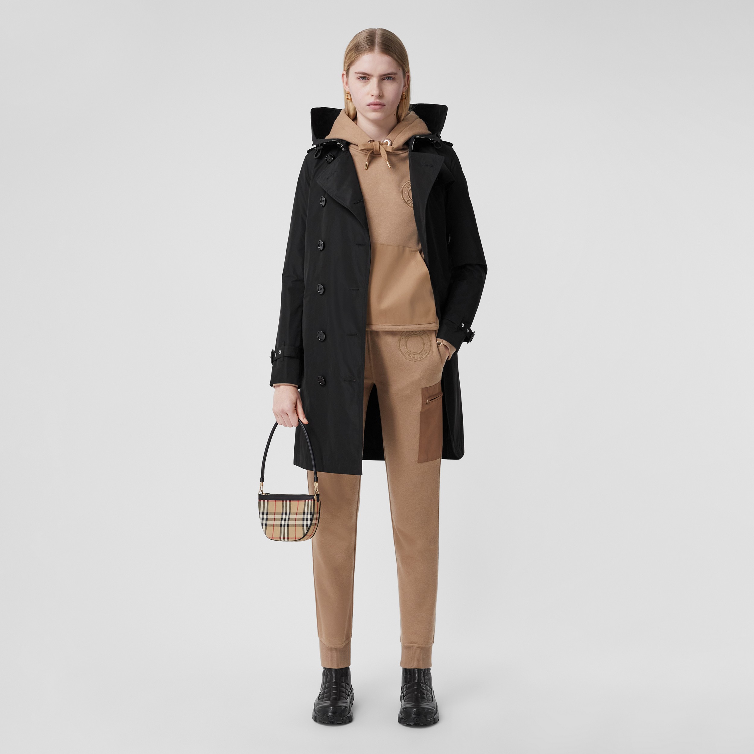 Trench coat Kensington de tafetá com capuz removível (Preto) - Mulheres | Burberry® oficial - 1
