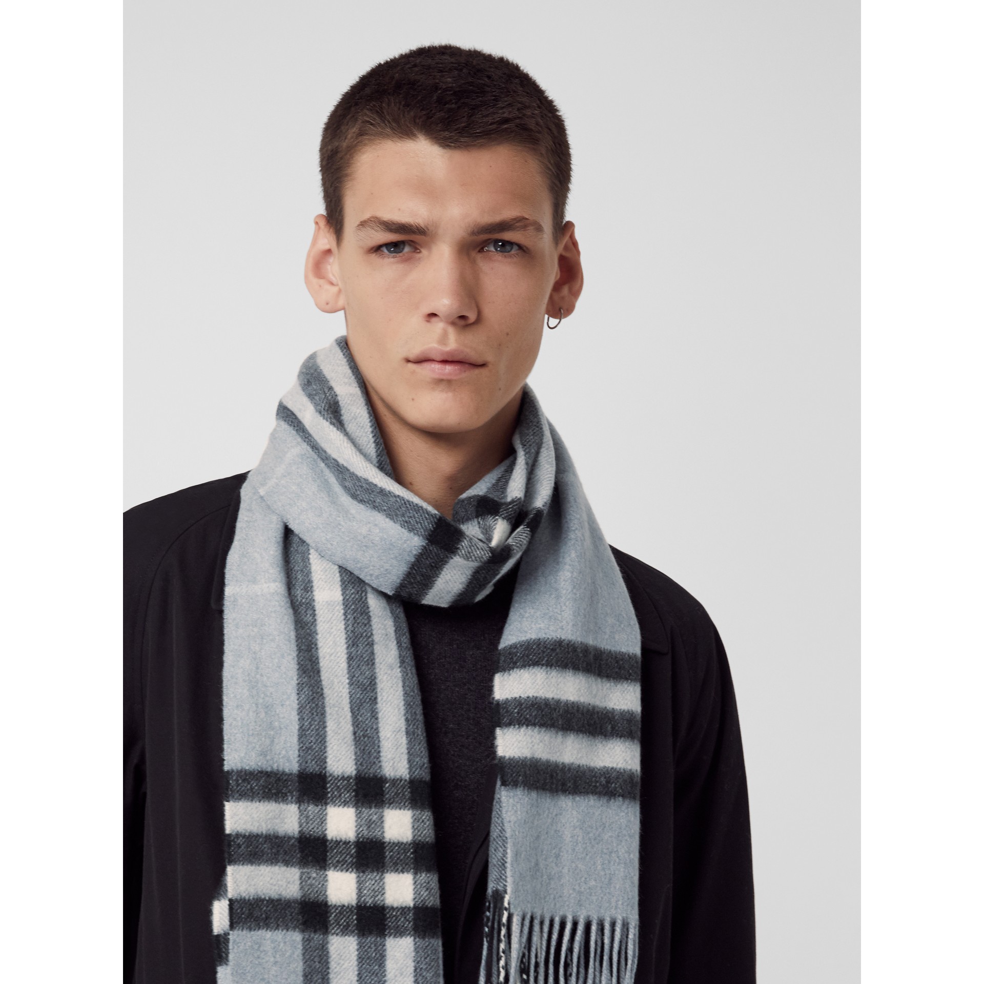 The Classic Cashmere Scarf in Check in Dusty Blue | Burberry United Kingdom