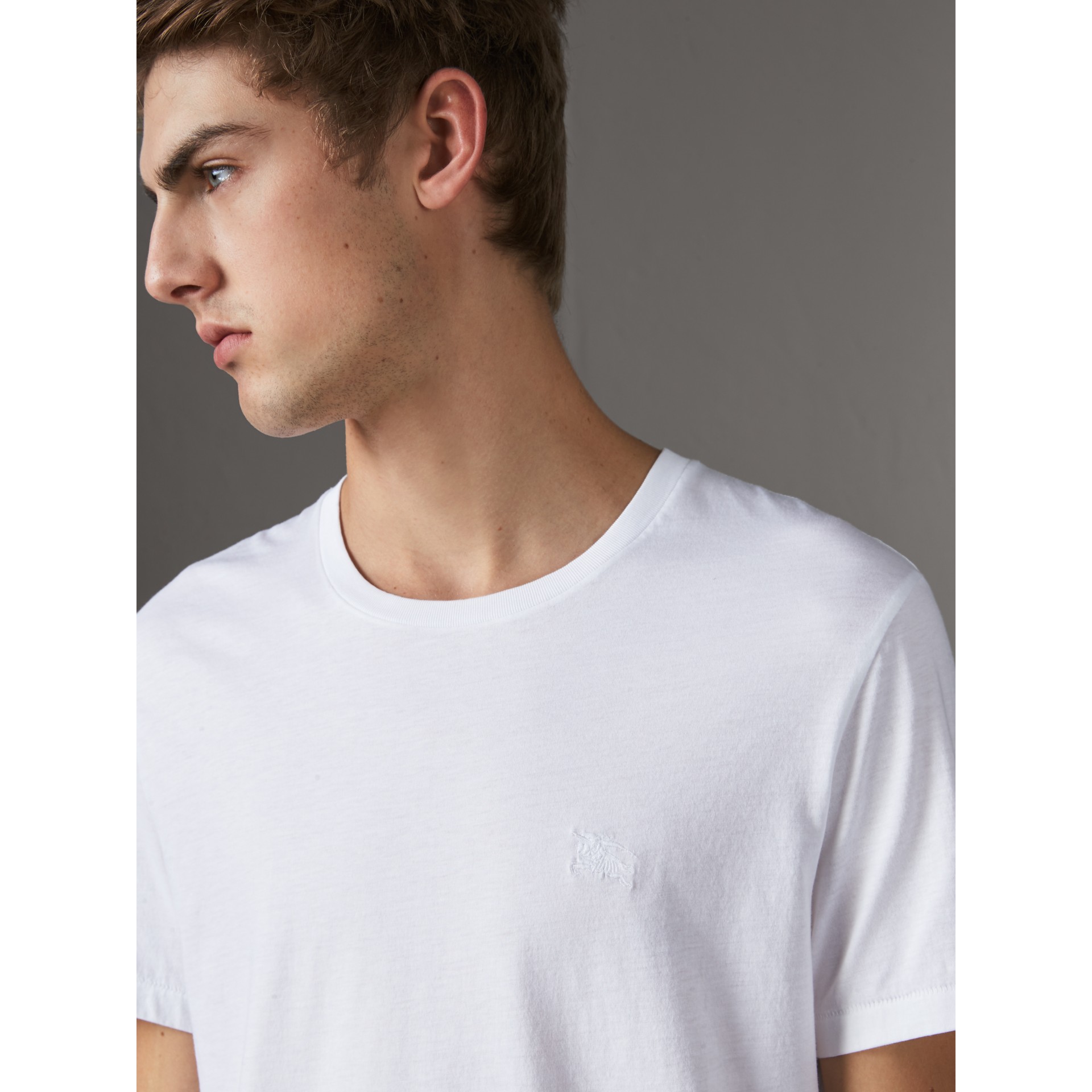 nike t shirt white mens