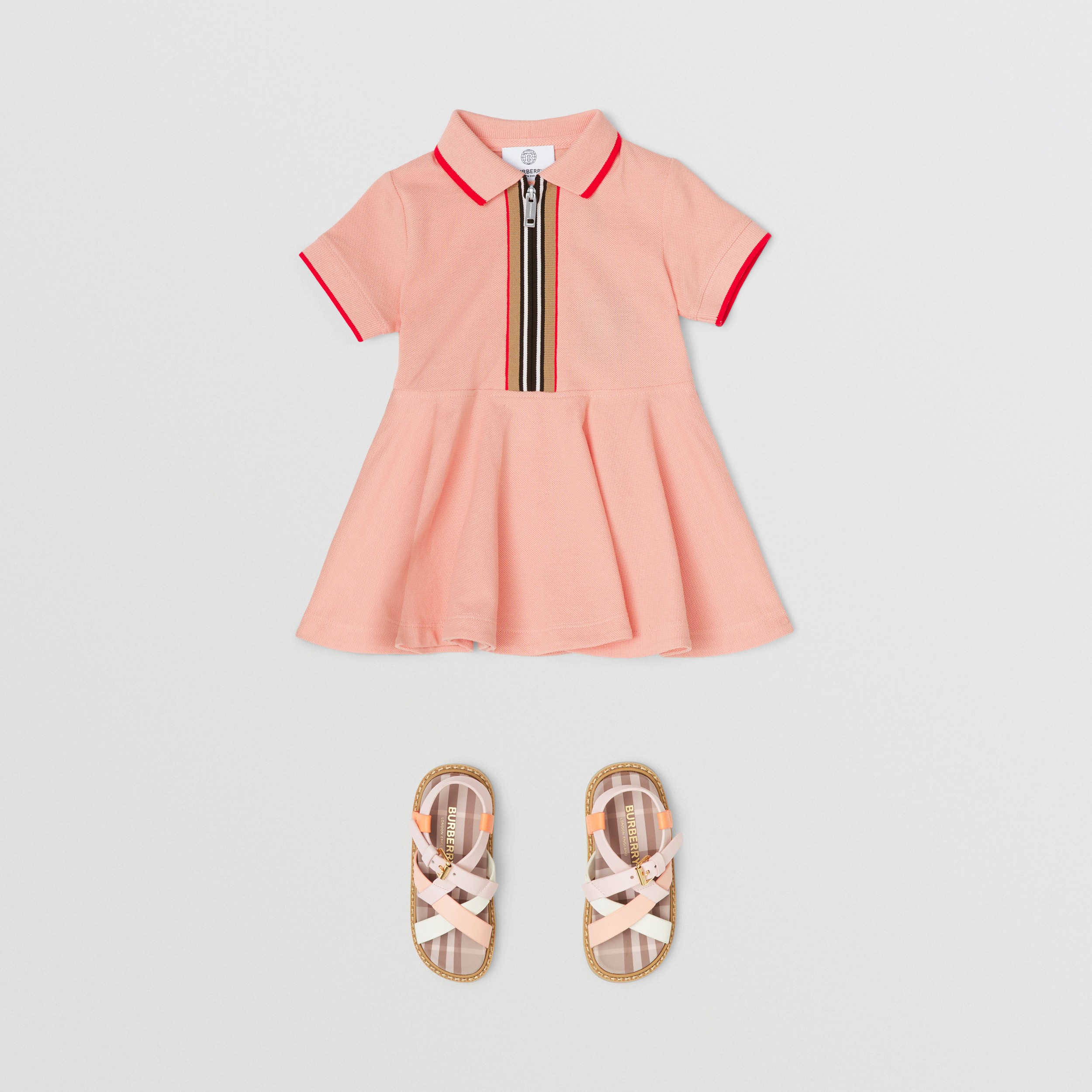 Vestido estilo camisa polo de algodão piquê com detalhe de listras icônicas (Rosa Argila Claro) - Crianças | Burberry® oficial - 3