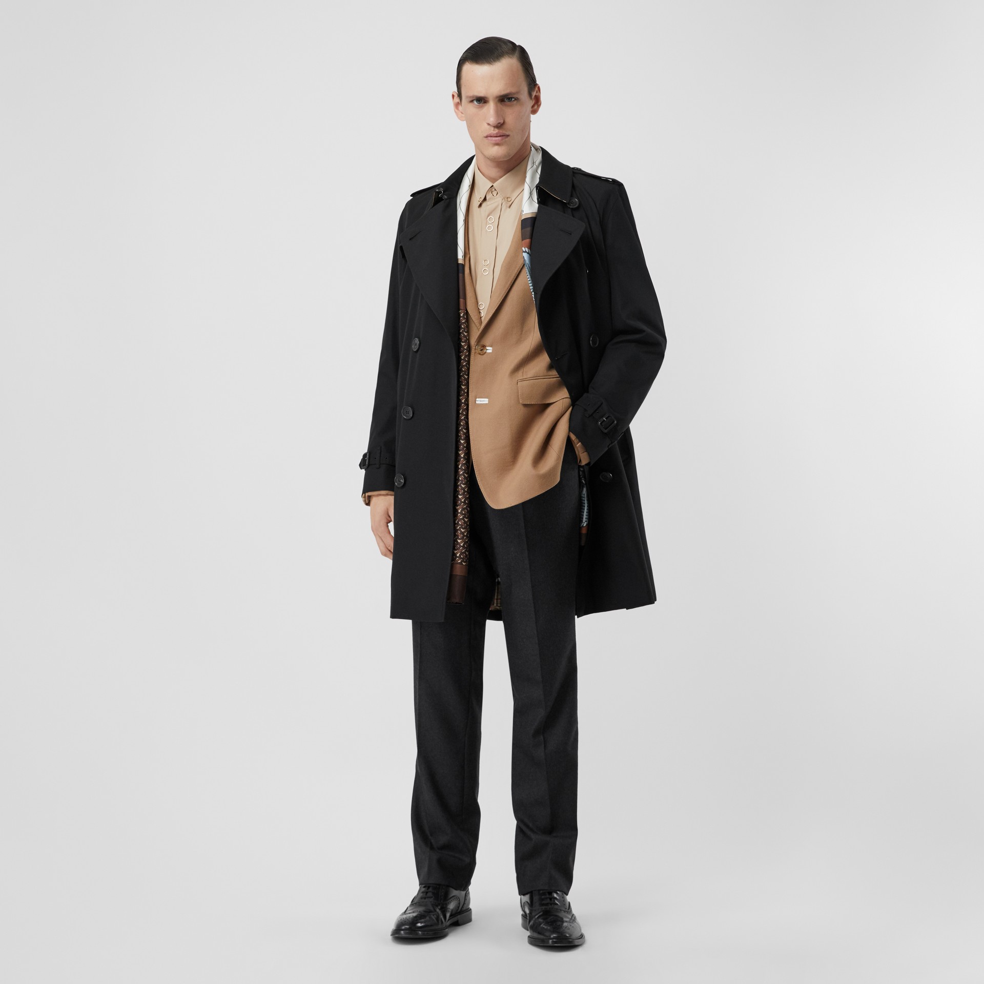 The Kensington Heritage Trench Coat in Black | Burberry United States