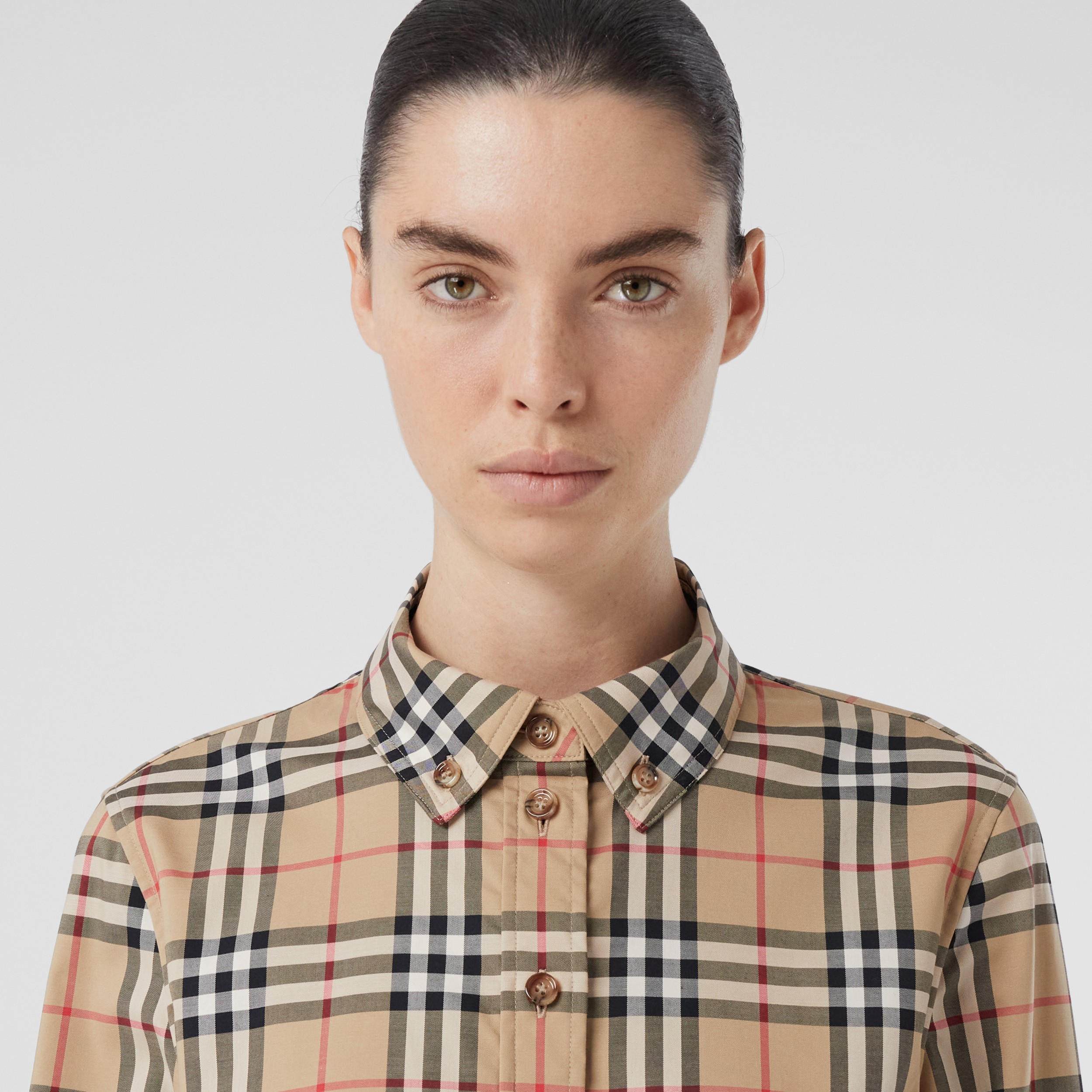 Camisa en algodón a cuadros Vintage Checks con cuello abotonado (Beige) -  Mujer | Burberry® oficial