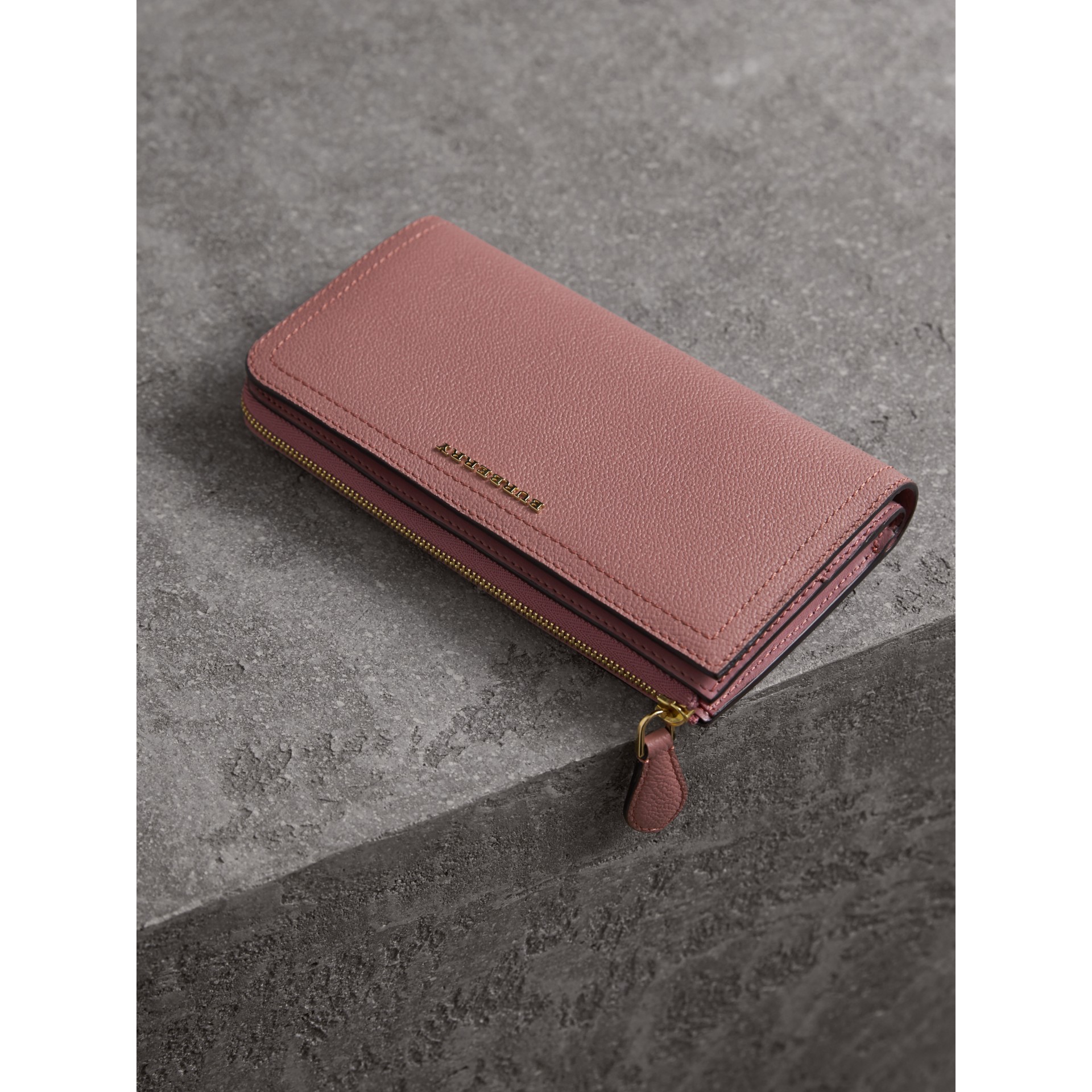 Grainy Leather Ziparound Wallet in Dusty Pink - Women | Burberry United ...