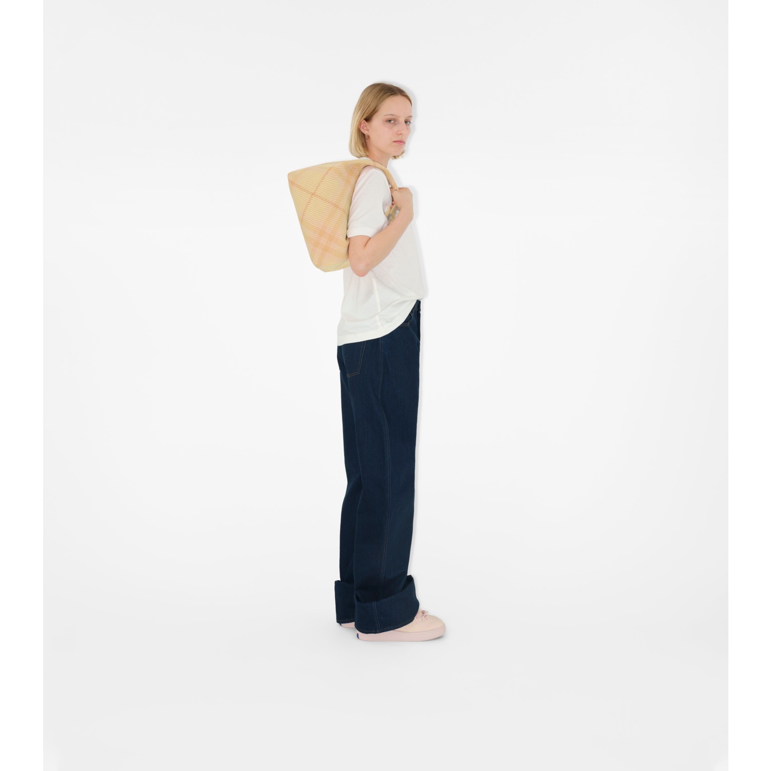 Medium Peg Duffle Bag in Sherbet - Women | Burberry® Official