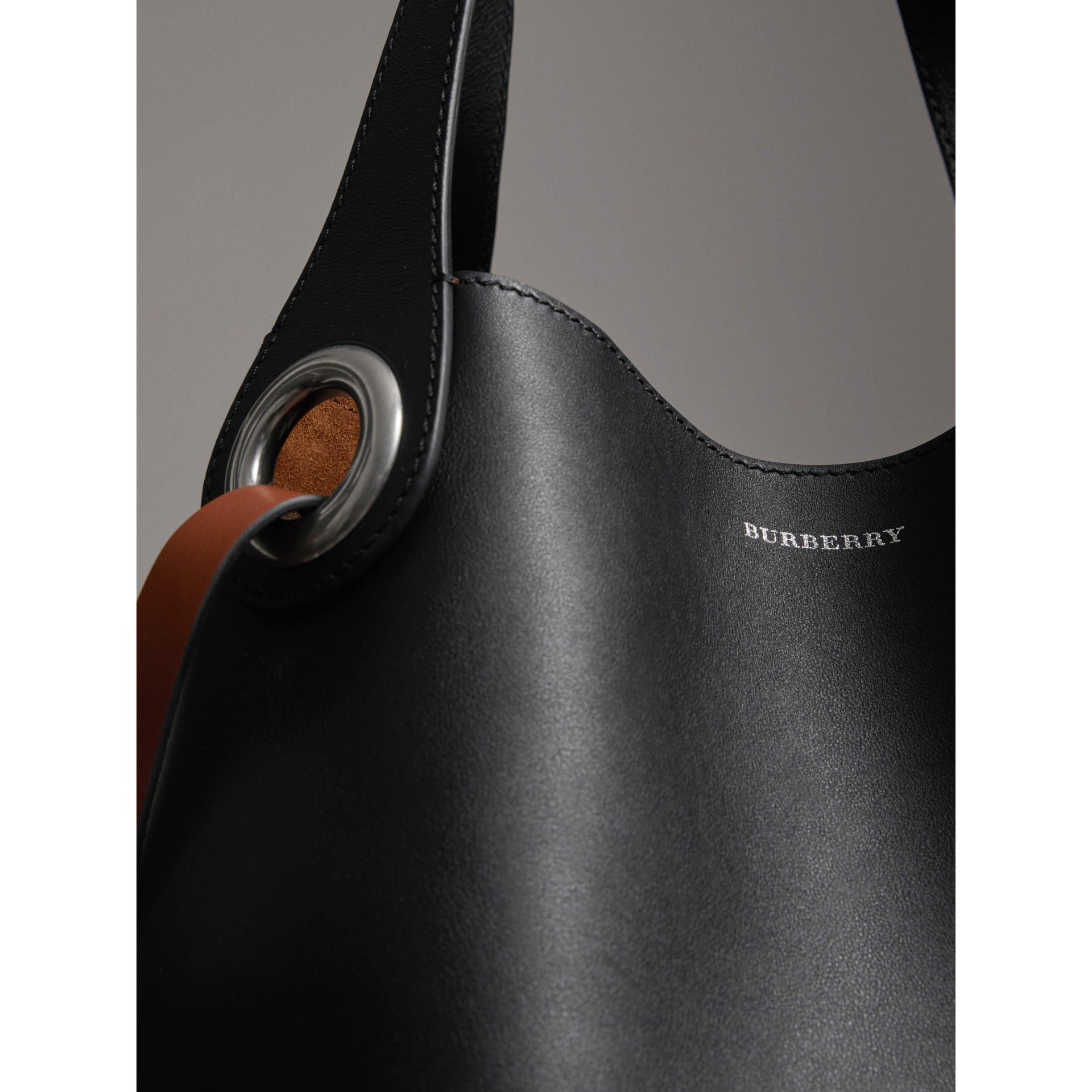 The Large Leather Grommet Detail Tote in Black Women Burberry