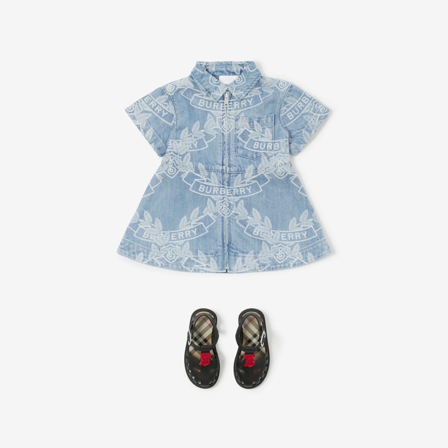 Vestido em brim japonês com emblema de folha de carvalho (Azul Claro) - Crianças | Burberry® oficial