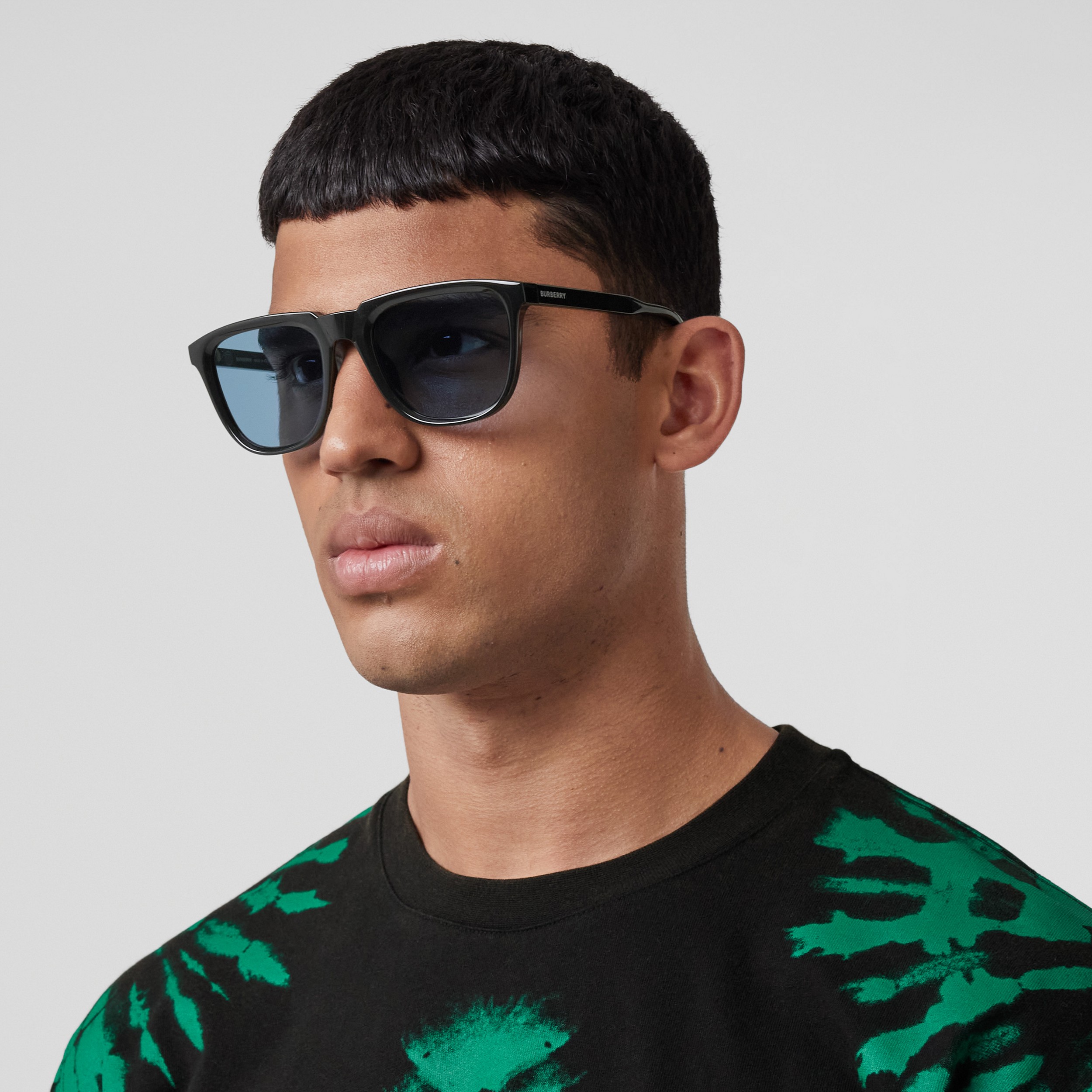 Stripe Detail Square Frame Sunglasses in Black/blue - Men | Burberry® Official - 3