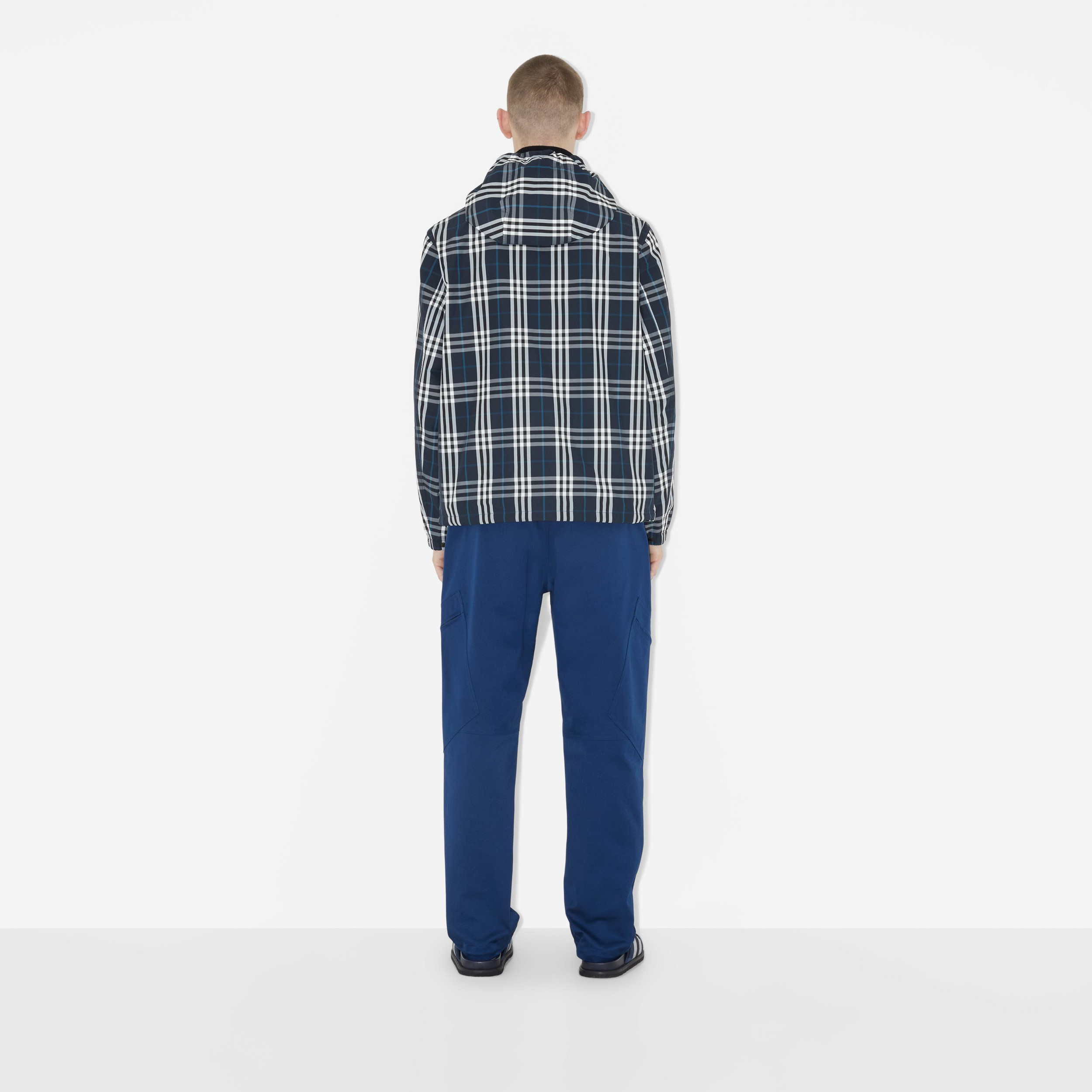 Jaqueta com capuz Check (Branco/azul Escuro) - Homens | Burberry® oficial - 4