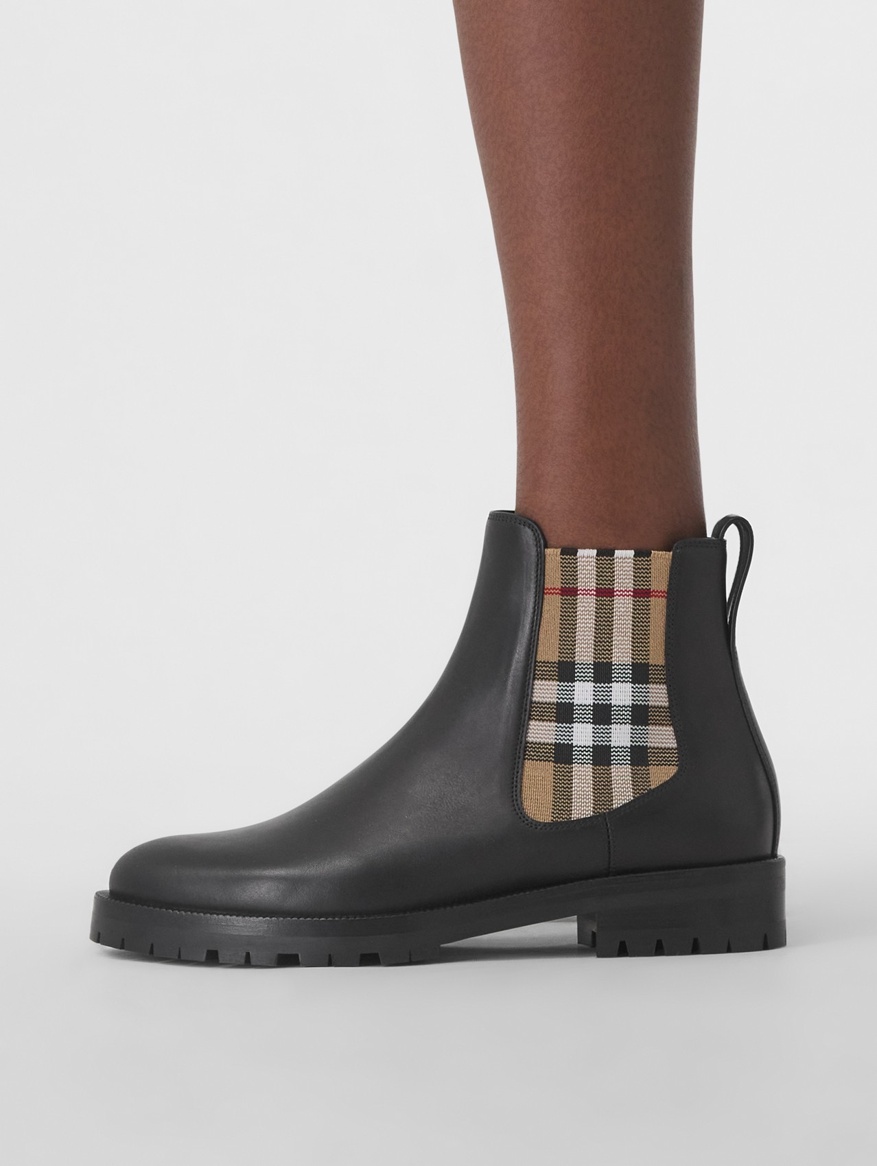 Chaussures Bottes Low boots Burberry Low boot noir style d\u00e9contract\u00e9 