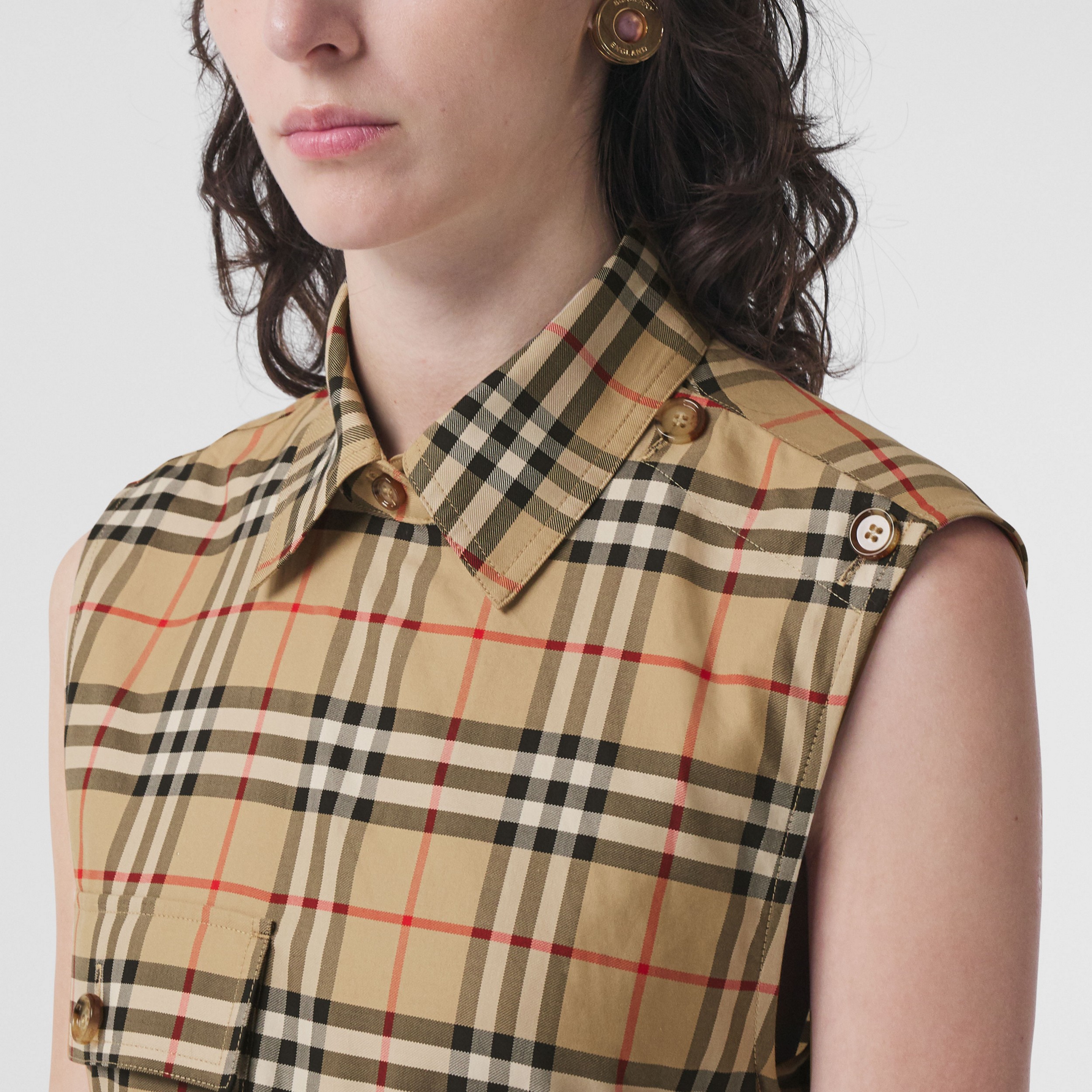 Vestido estilo camisa sem mangas em algodão com estampa Vintage Check (Bege Clássico) | Burberry® oficial - 2