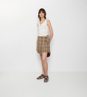 8C558DB4-EE86-43FF-93A8-