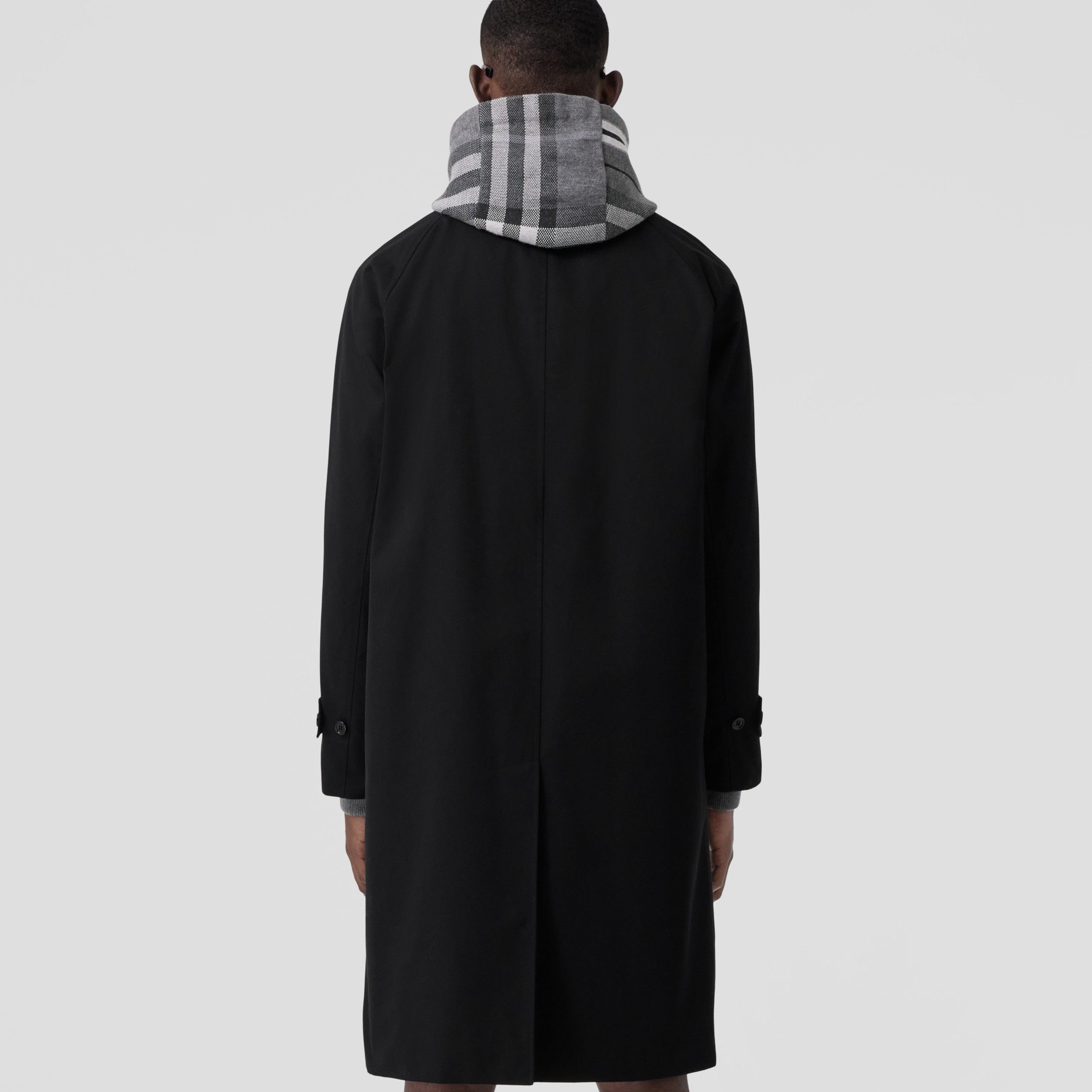 Long Camden Heritage Car Coat in Black Men Burberry® Official