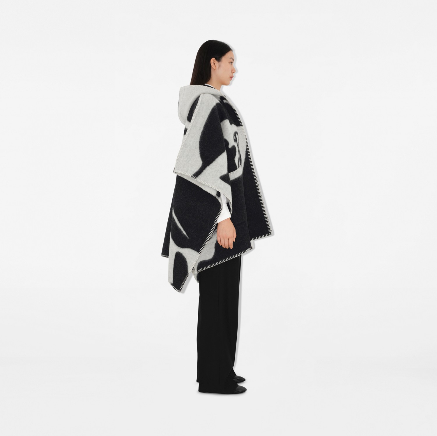 EKD ウールケープ (ブラック/ホワイト) | Burberry®公式サイト EKD ウールケープ (ブラック/ホワイト) | Burberry®公式サイト
