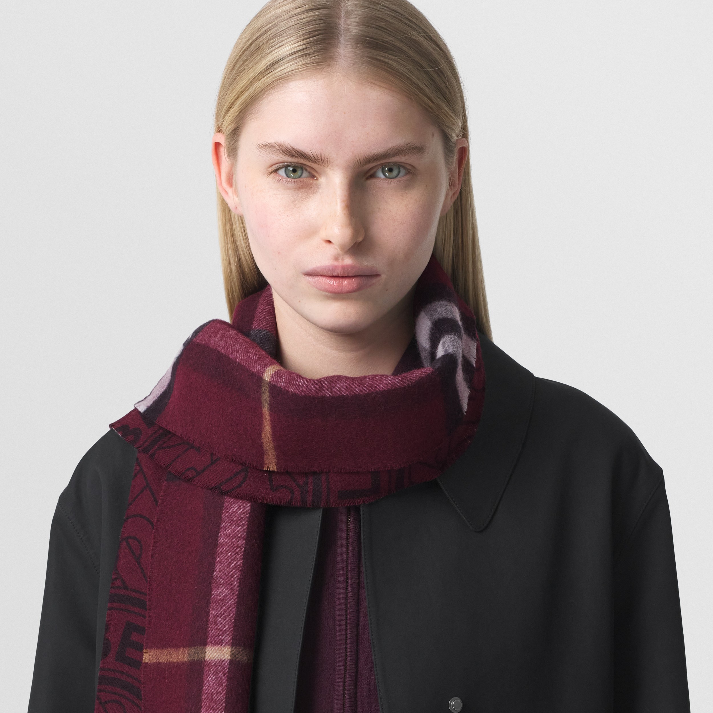 Reversible Check and Monogram Cashmere Scarf in Cherry | Burberry® Official - 3