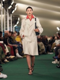 Model in Paper viscose trench jacket in stone