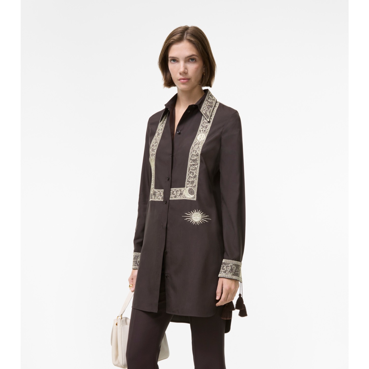 Robe chemise en soie à broderies