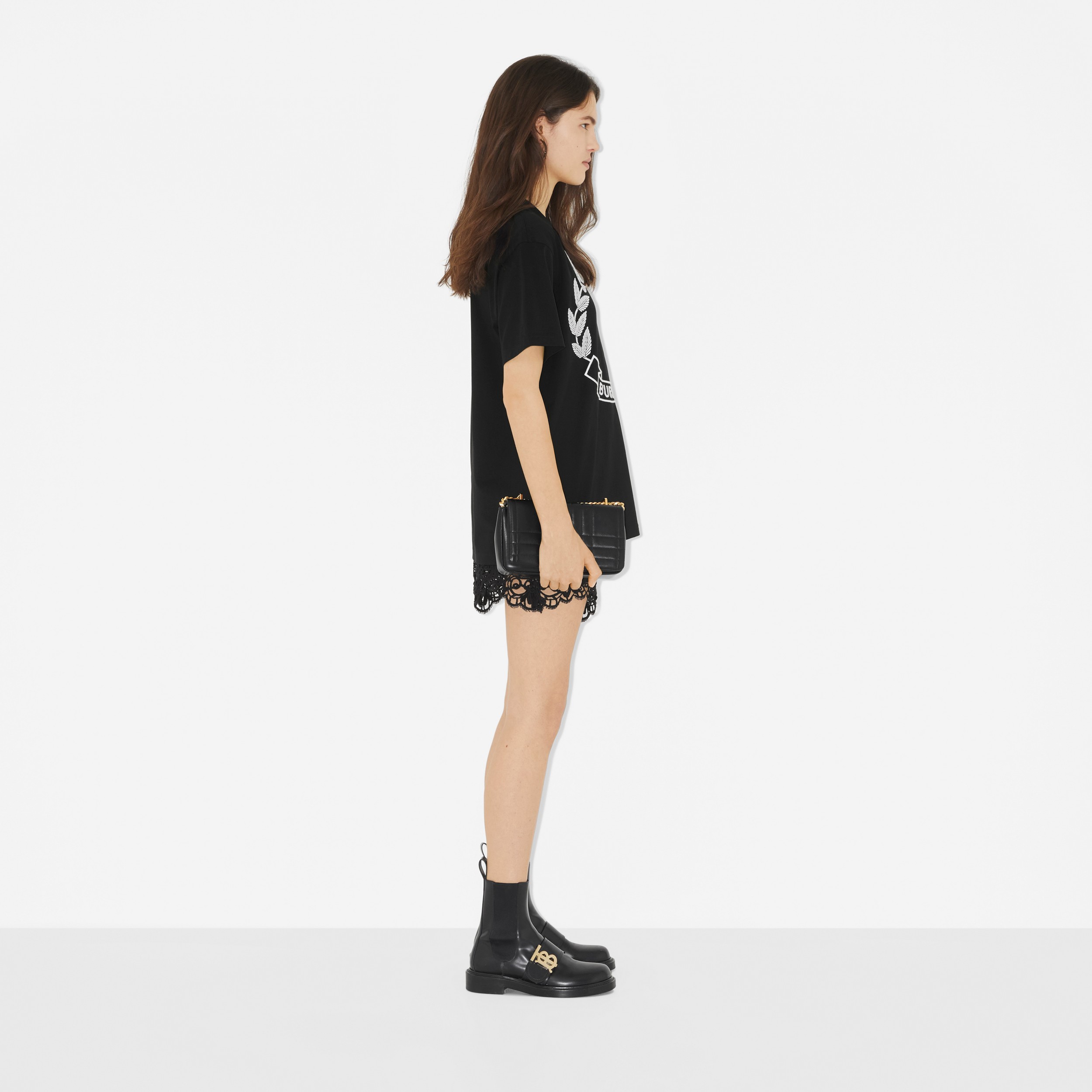 T-shirt oversize en coton à écusson feuille de chêne (Noir) - Femme | Site officiel Burberry® - 3