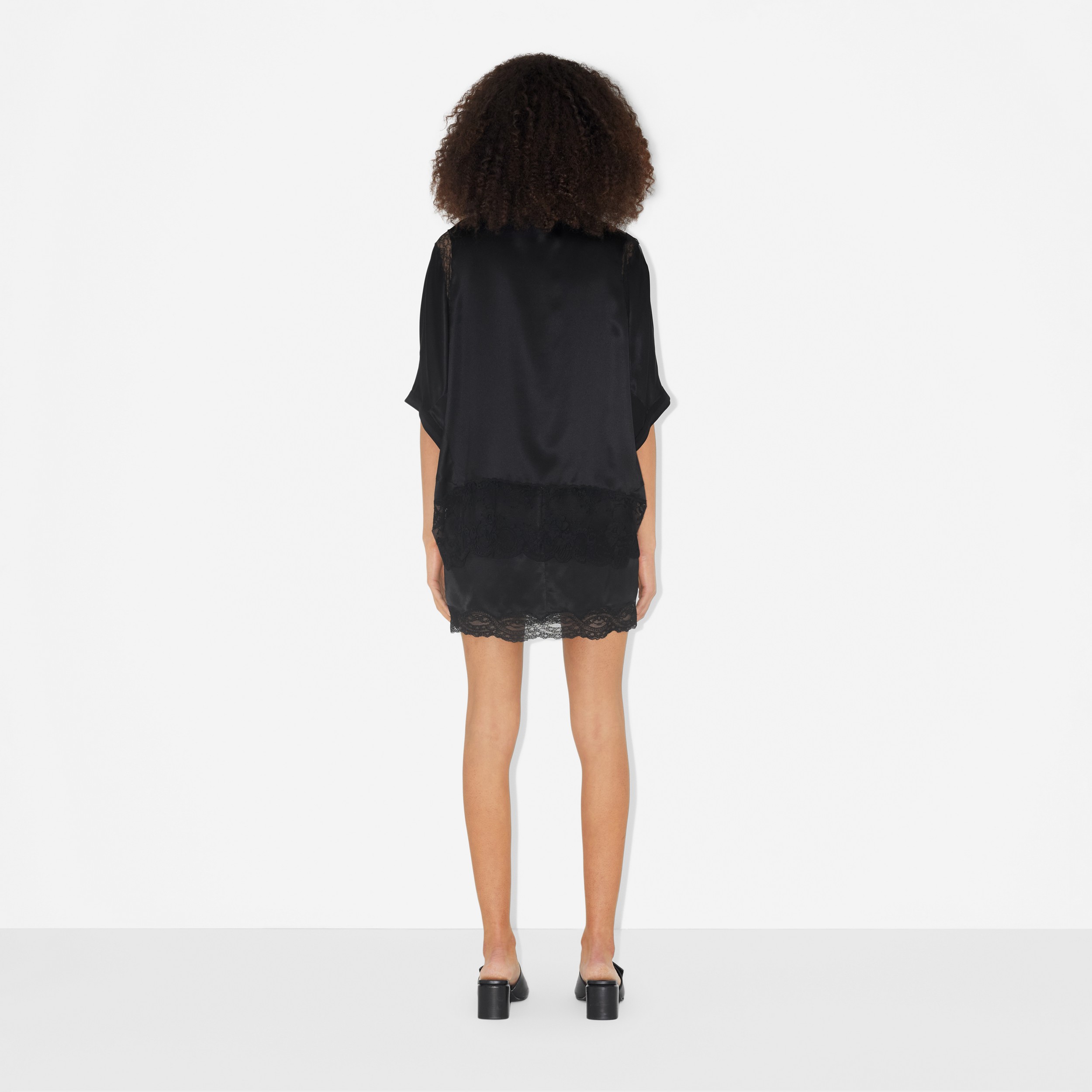 Camiseta en raso de seda con panel de encaje (Negro) - Mujer | Burberry® oficial - 4