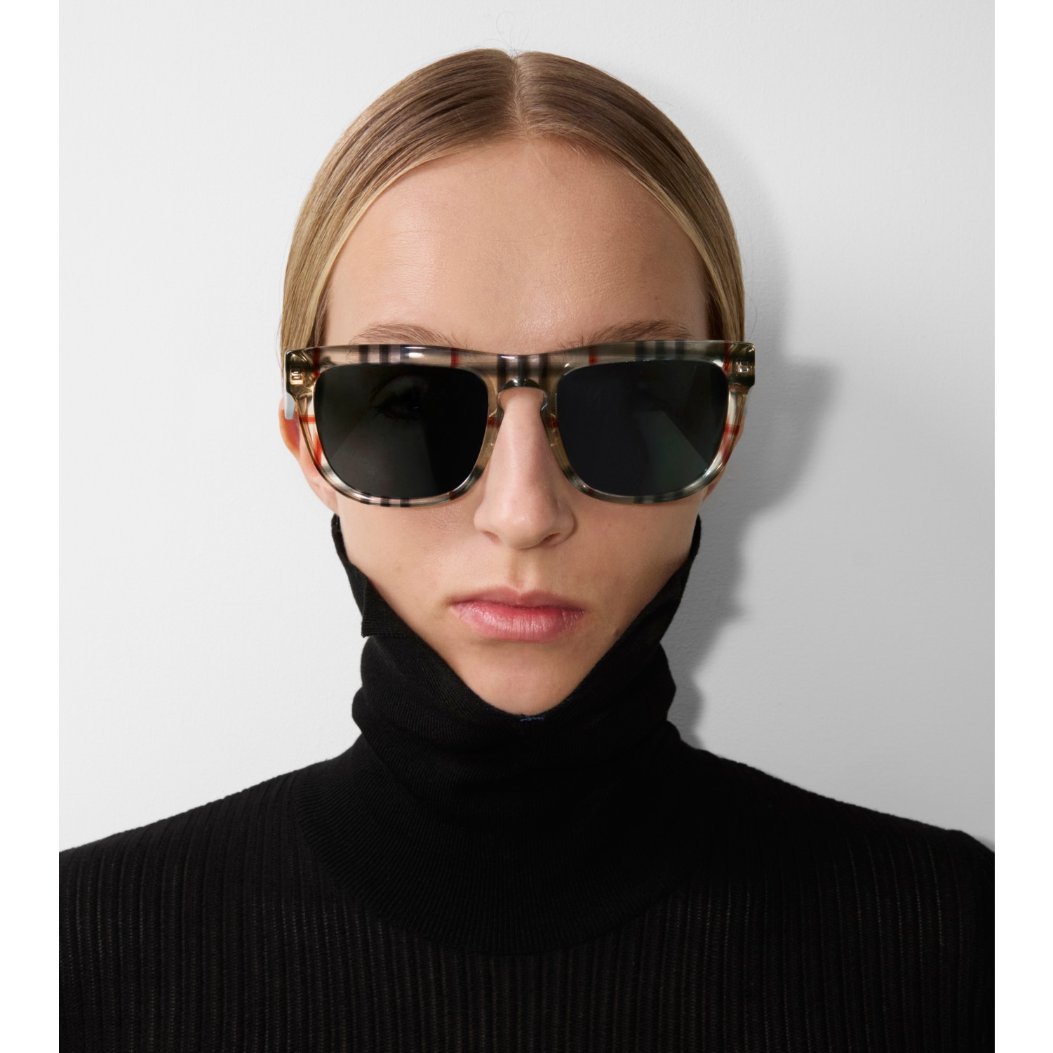 Check Square Sunglasses in Vintage check Burberry Official