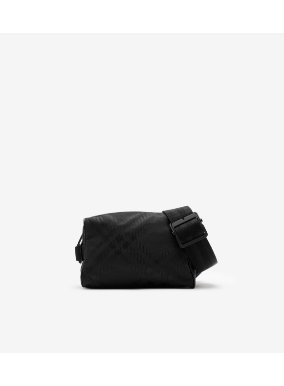 Burberry best sale travel pouch