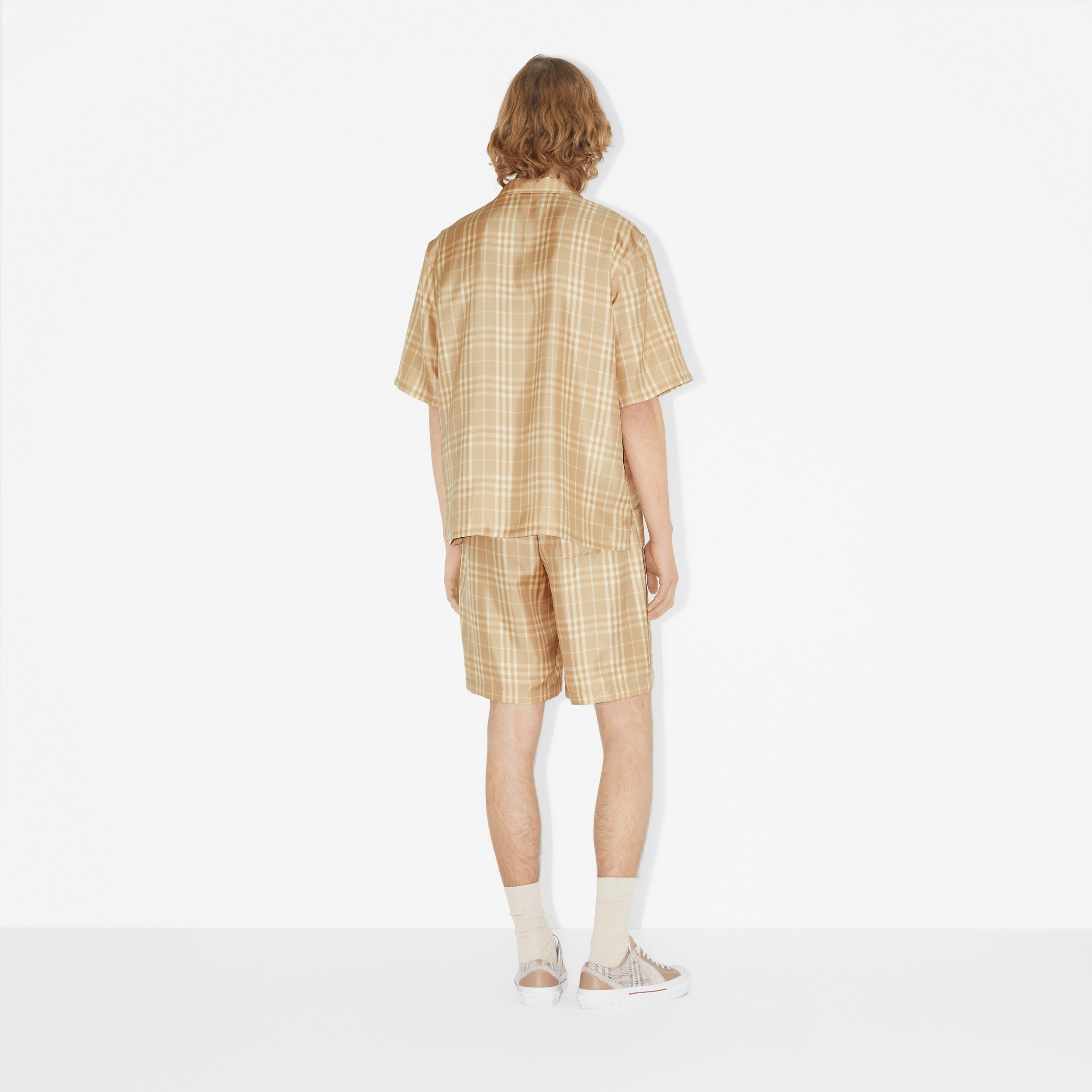 Pantalones cortos en sarga de seda a cuadros con cordón ajustable (Rosa Beige Suave) - Hombre | Burberry® oficial - 4