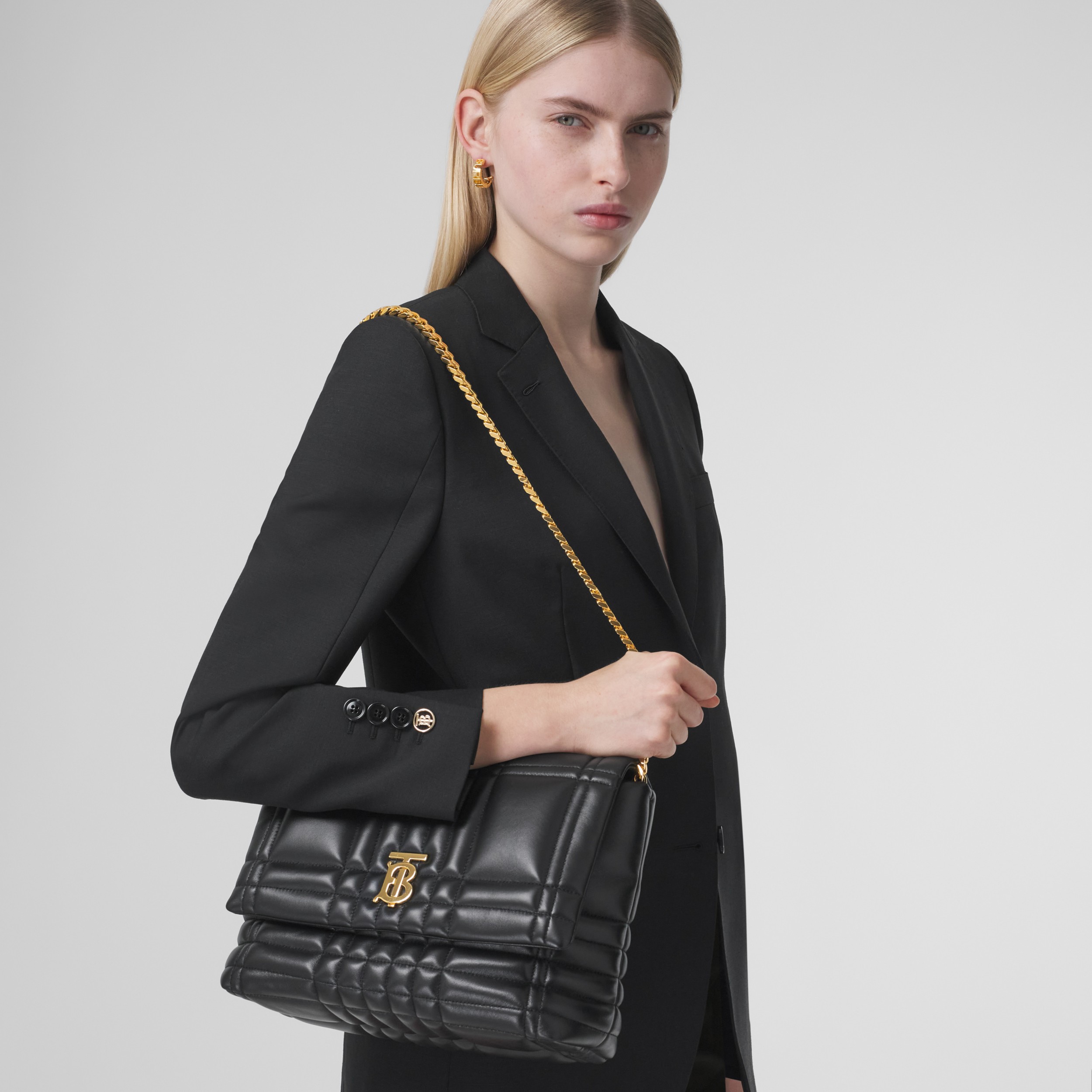 キルティングレザー ミディアム ローラ サッチェル ブラック Burberry 公式サイト
