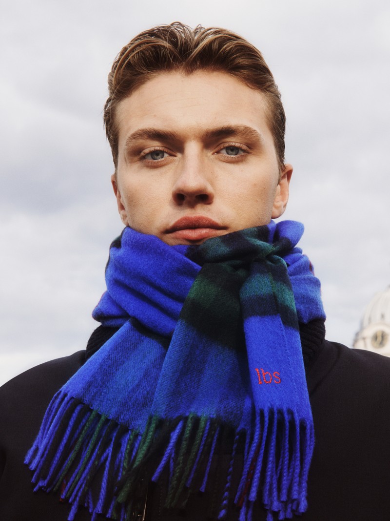 Model and influencer Lucky Blue Smith wearing the Check Cashmere Scarf in colour Knight
