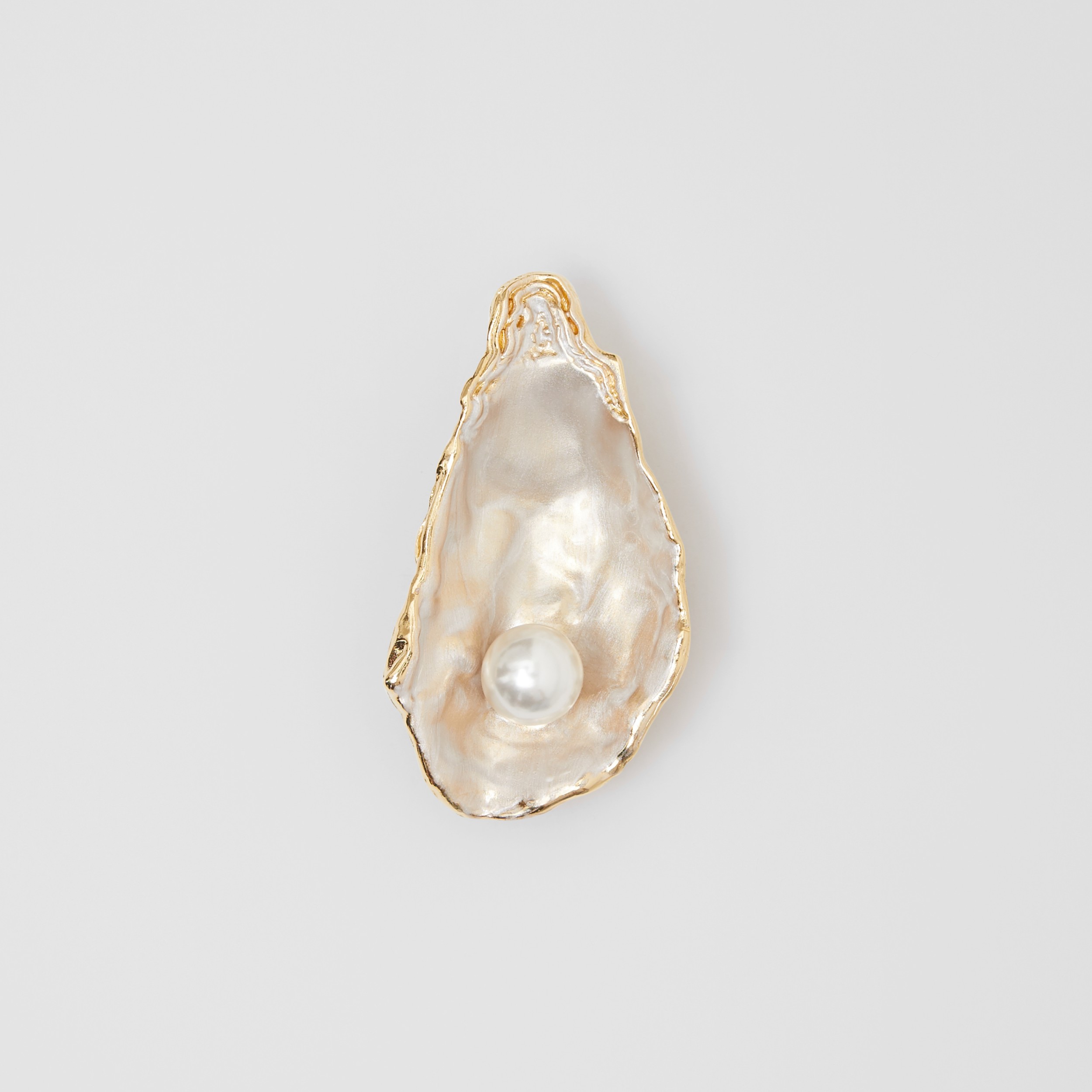 Resin Pearl Detail Gold-plated Oyster Brooch in Light Gold/pearl