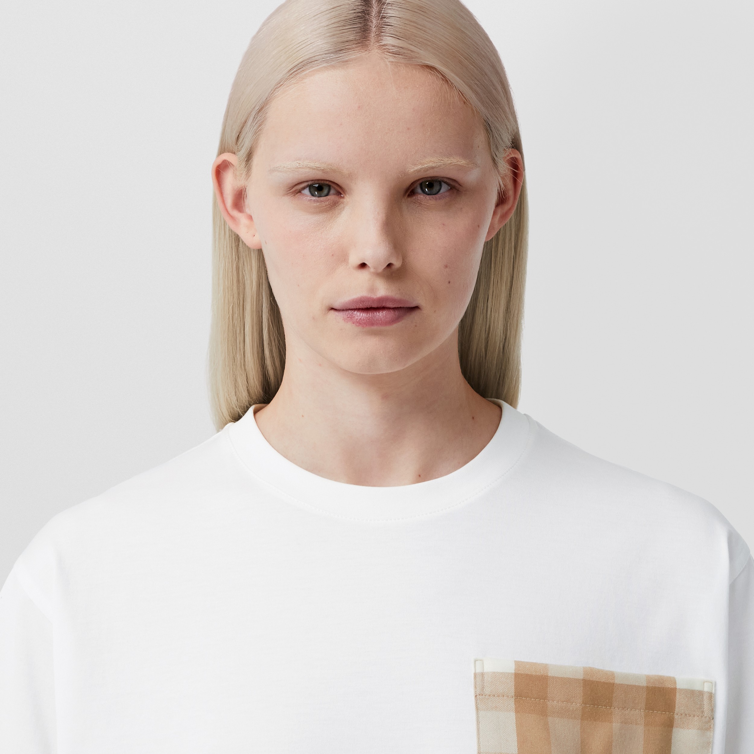 Oversize-Baumwoll-T-Shirt mit Karotasche (Weiß) - Damen | Burberry® - 2