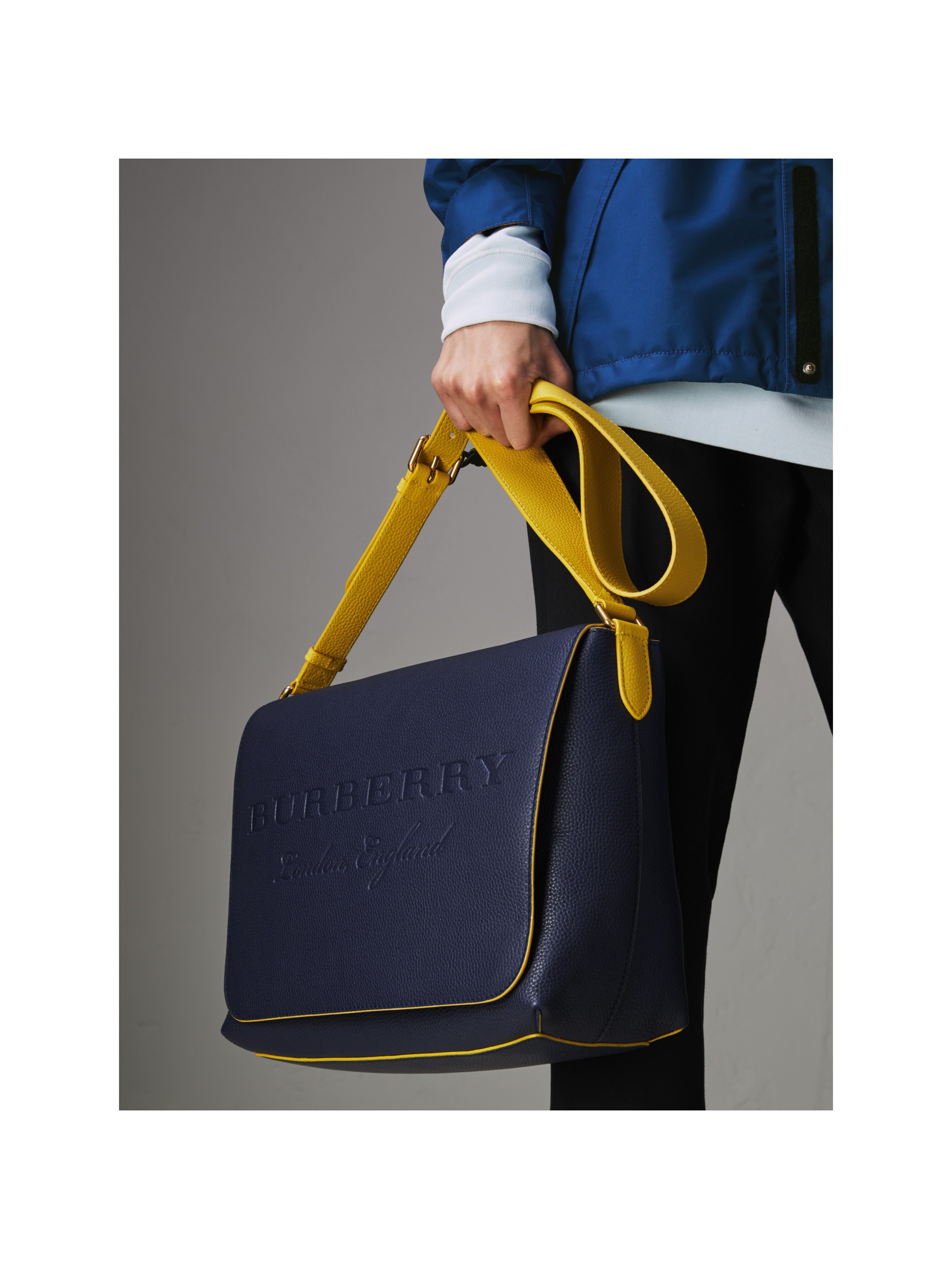 大号双色压花皮革信使包 产品图片31