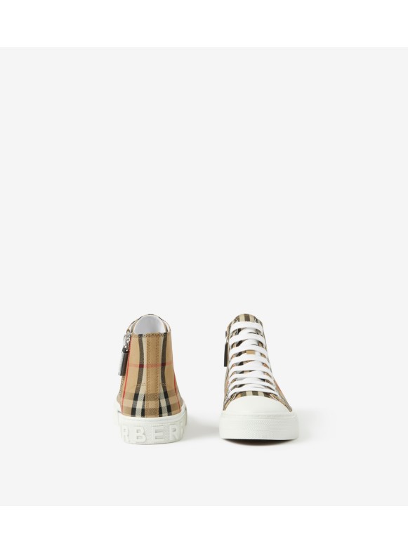 Burberry sales children shoes