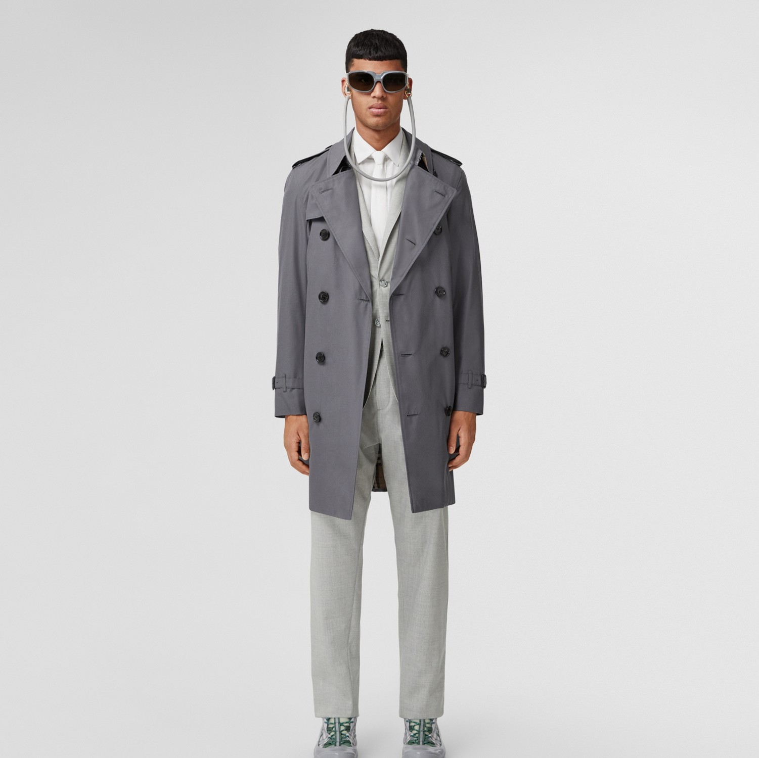 The Mid-length Chelsea Heritage Trench Coat in Mid-grey - Men | Burberry® Official