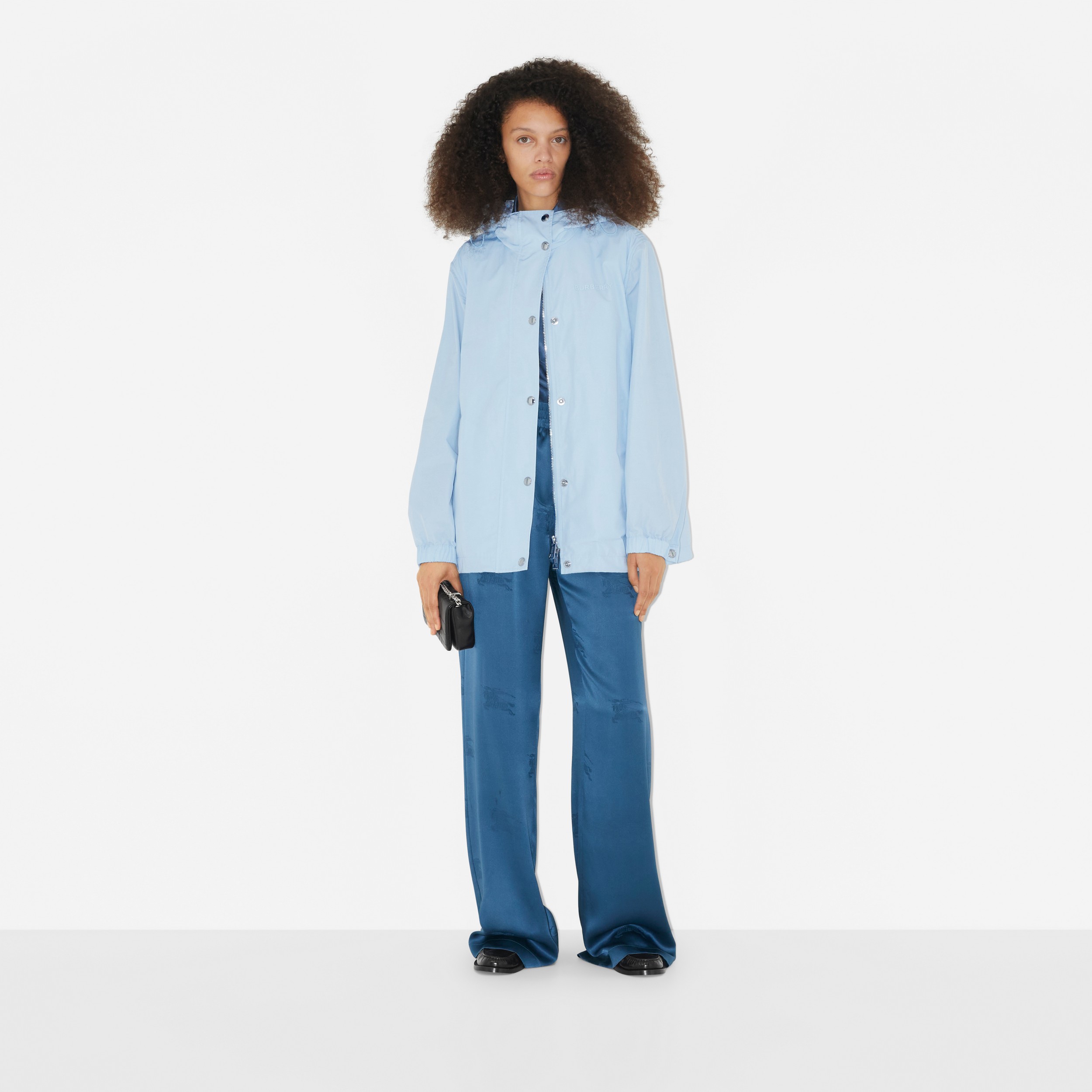 Chaqueta en mezcla de algodón con capucha y logotipo (Azul Pálido) - Mujer | Burberry® oficial - 2