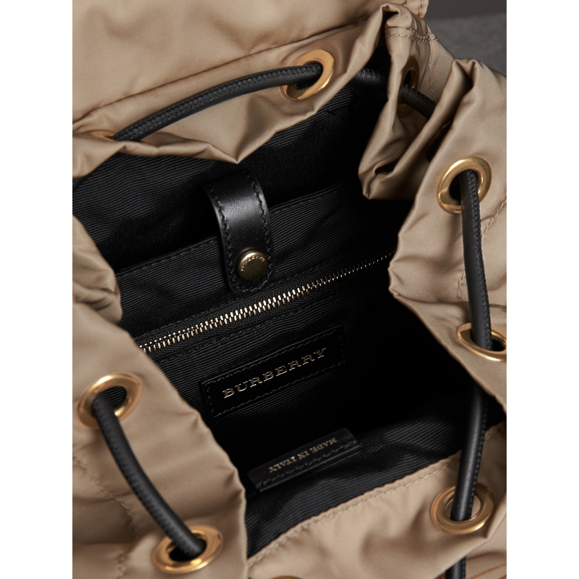 Zaino The Rucksack grande in nylon con disegni stampati Miele