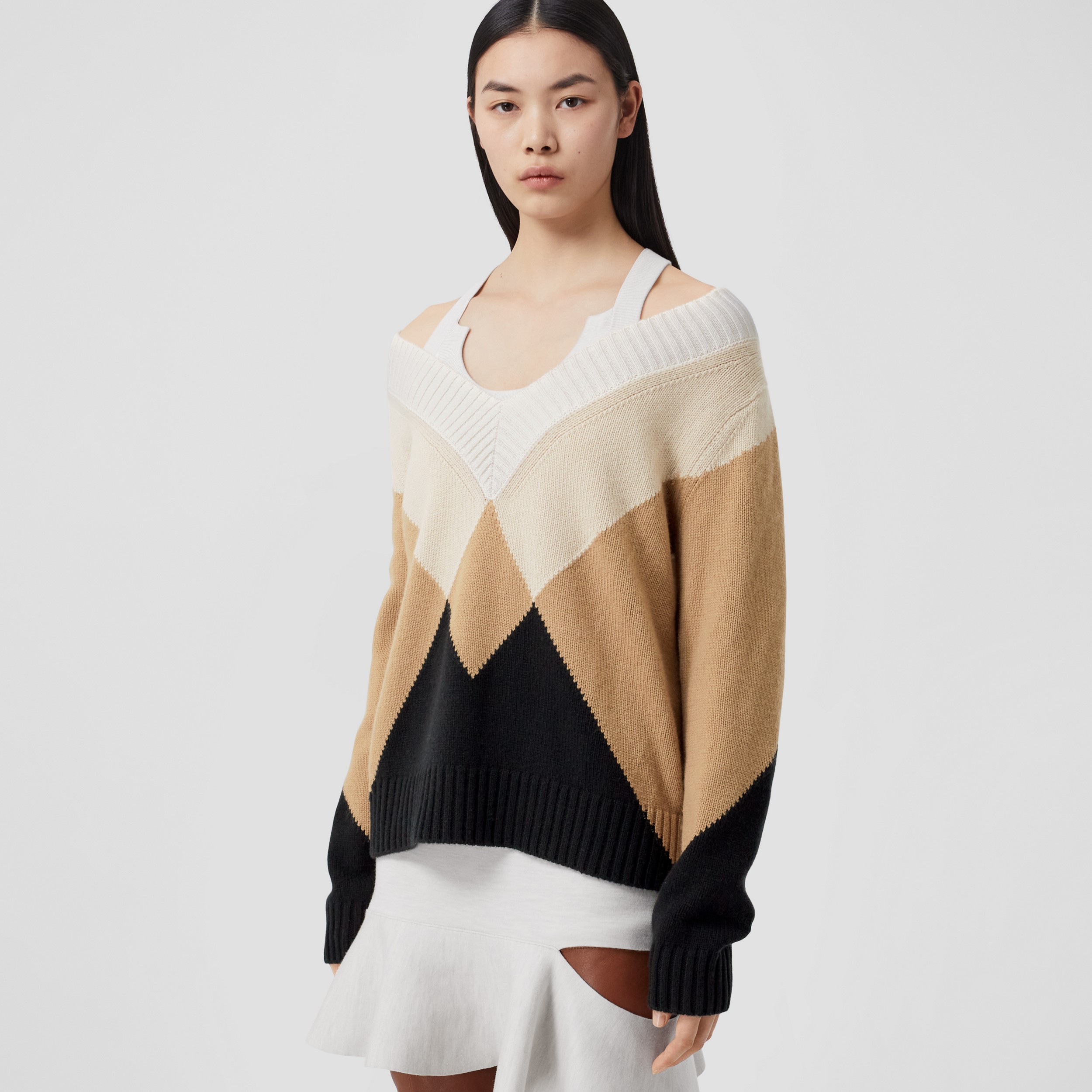 Chevron Intarsia Cashmere V-neck Sweater in Soft Fawn - Women | Burberry® Official